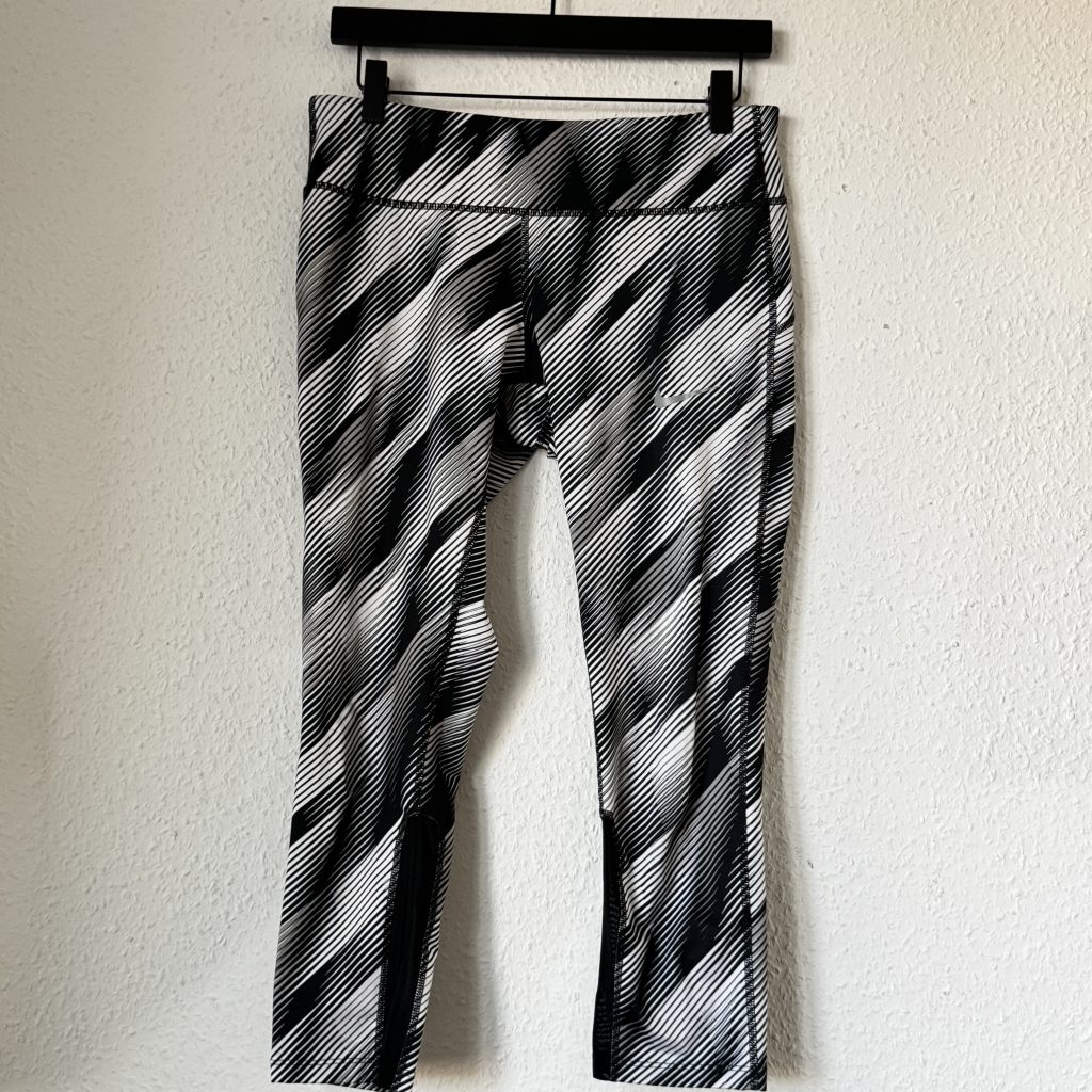 Nike Black & White Compression Leggings Small Zigzag Print 2178