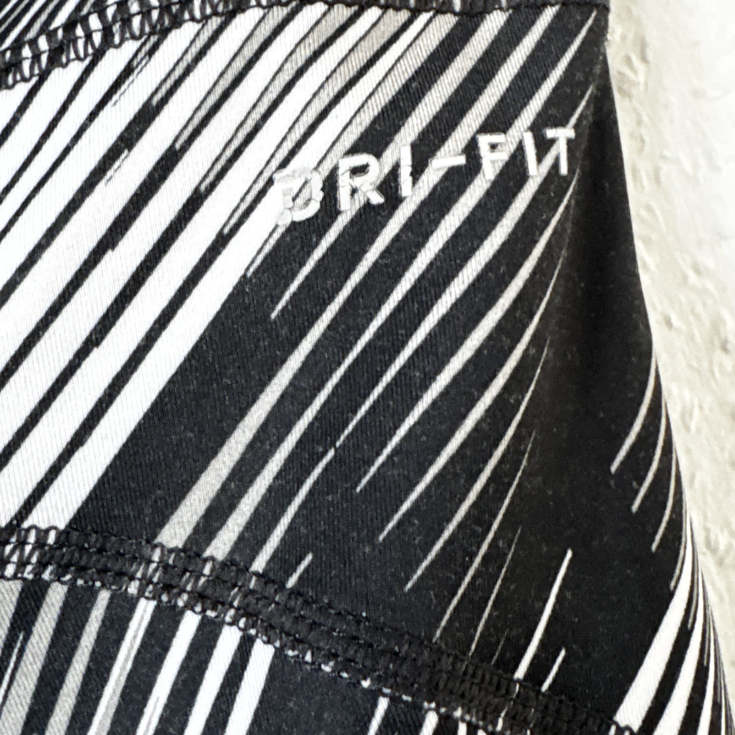 Nike Black & White Compression Leggings Small Zigzag Print 2178 image 8