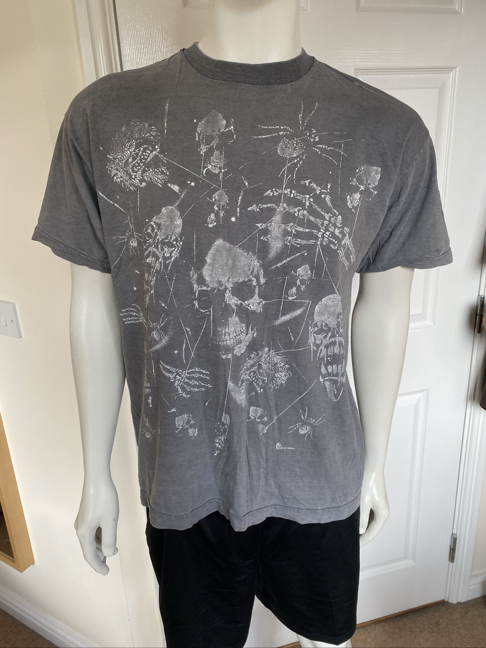Graphic Skull Grey Vintage T-Shirt - Size Large