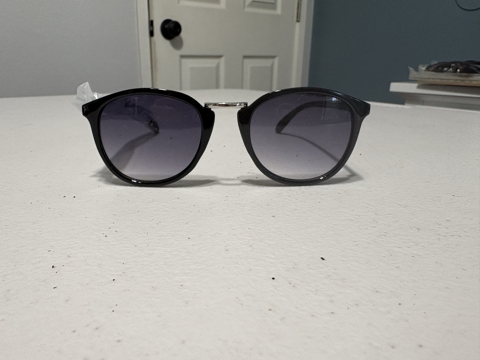 Black Round Frame Sunglasses with Gradient Lenses
