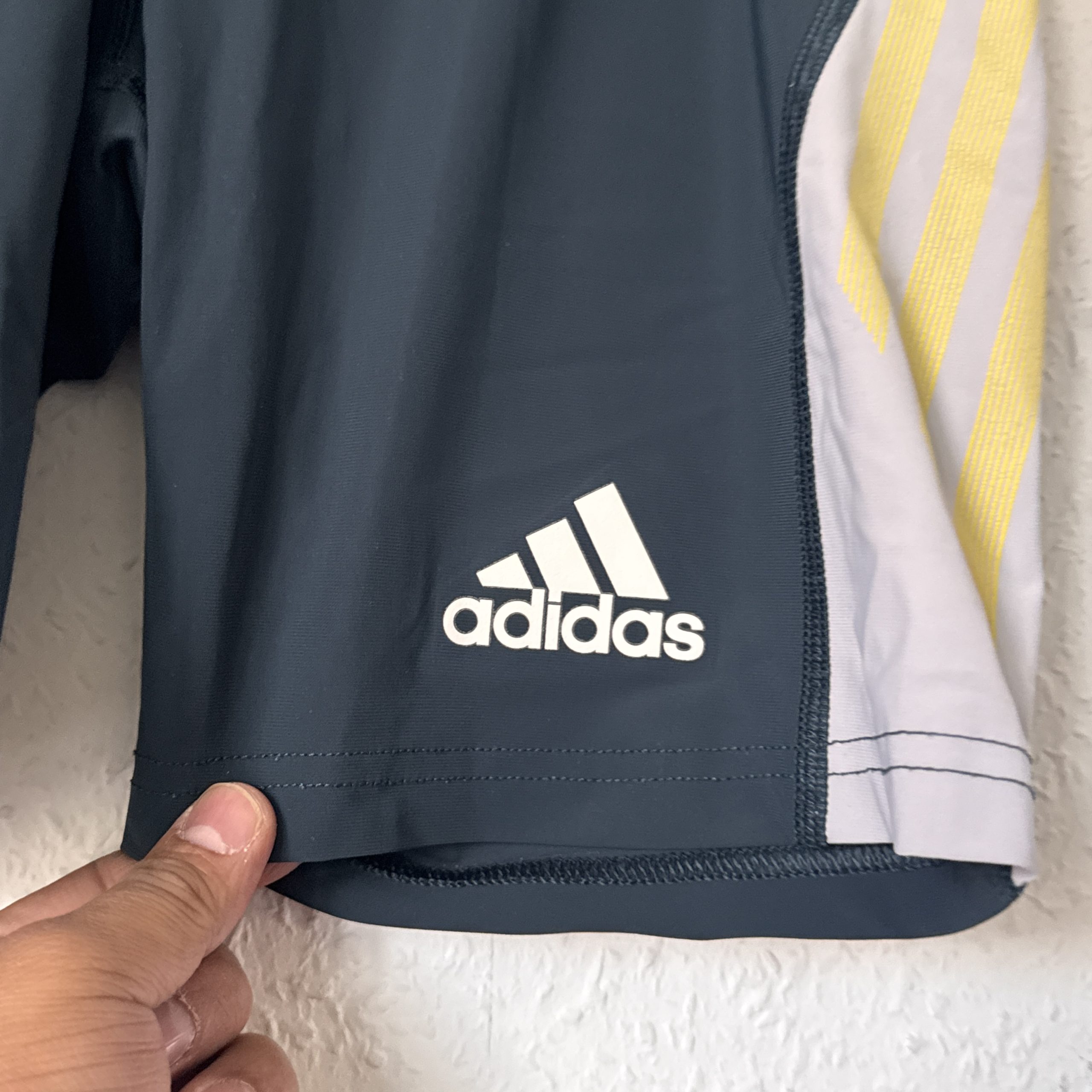Adidas Black & Yellow Sports Shorts Size M 2612 image 4