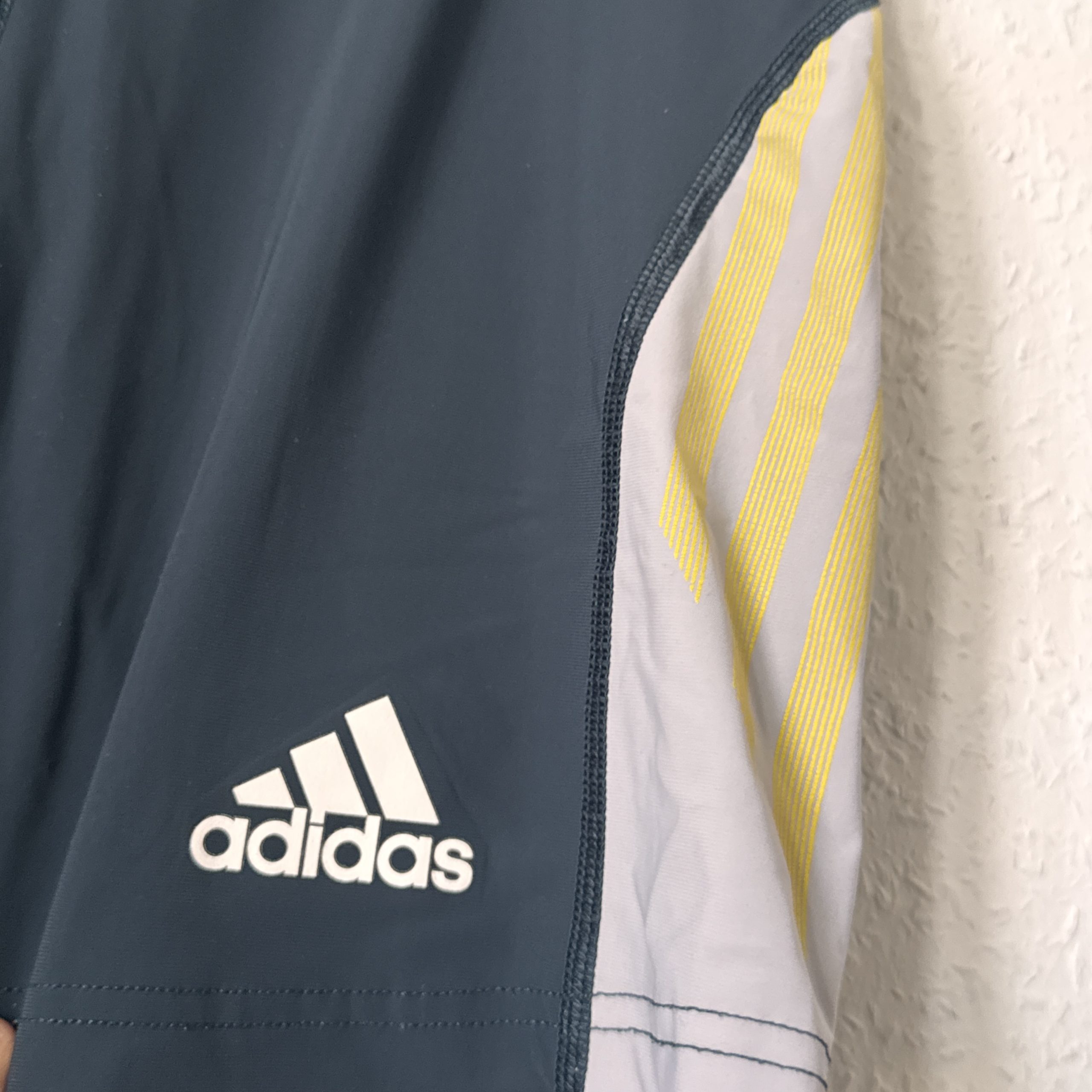 Adidas Black & Yellow Sports Shorts Size M 2612 image 5
