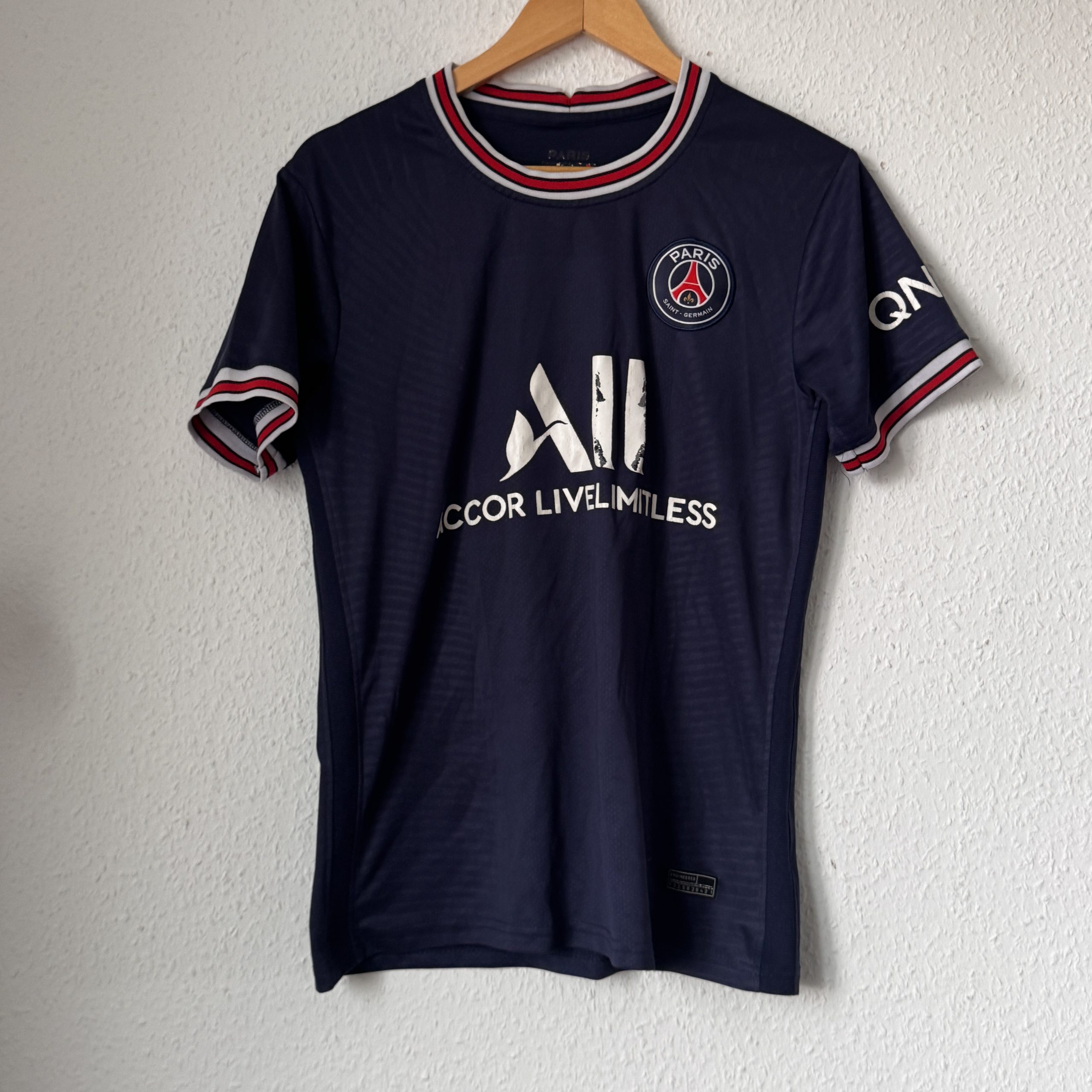Paris Saint-Germain Navy Football Jersey Size S with Logos 2616 image 2