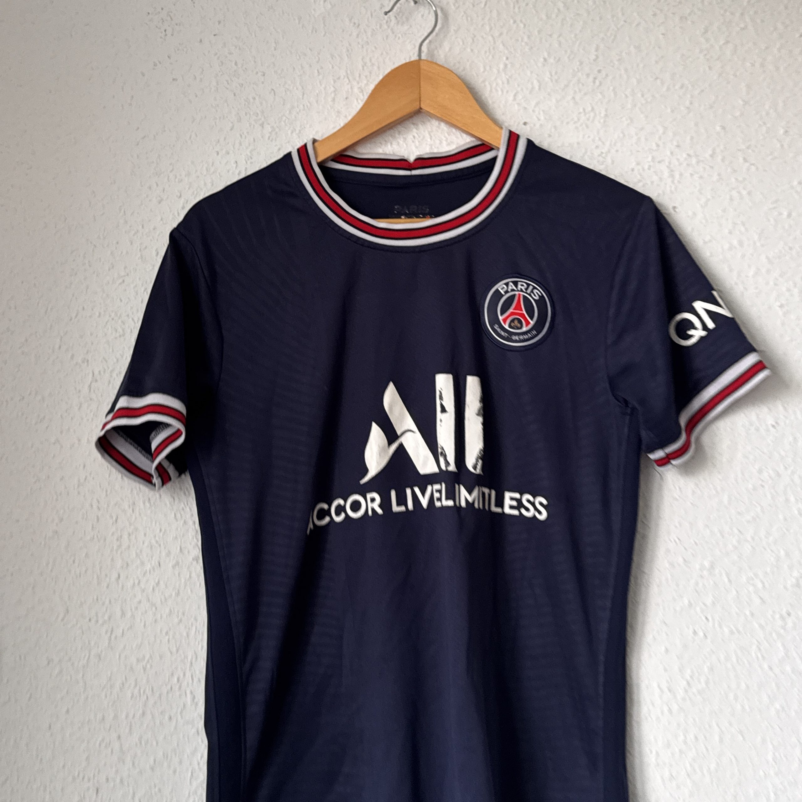 Paris Saint-Germain Navy Football Jersey Size S with Logos 2616 image 3
