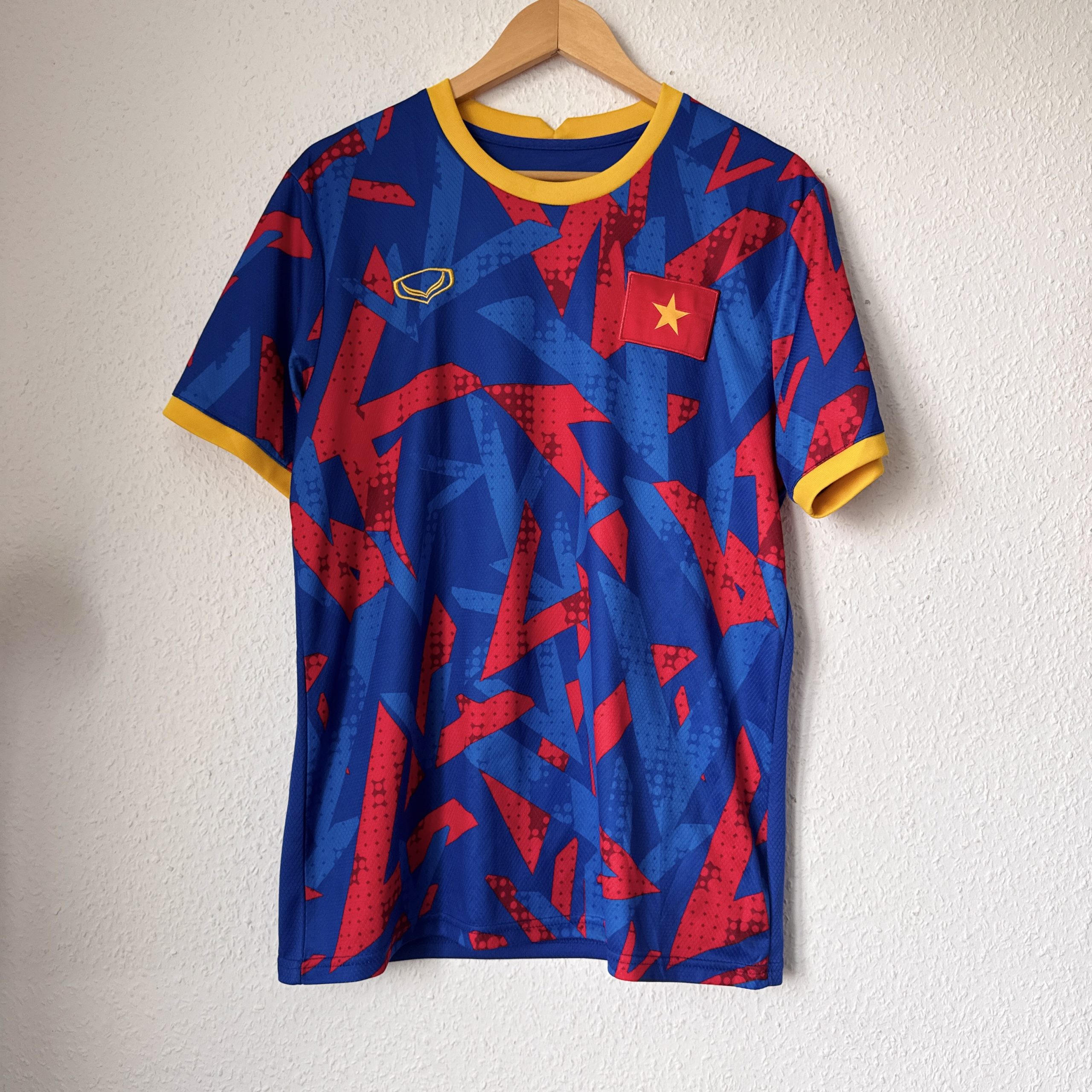 Vietnam Blue & Red Football Jersey Yellow Trim Size Other 2617