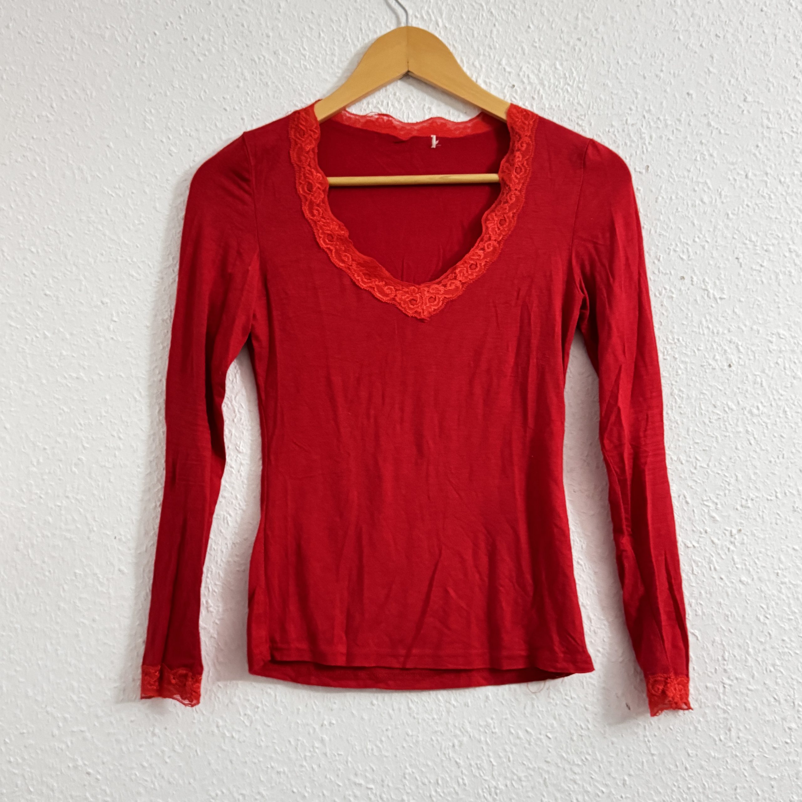 Unbranded Red Lace Trim Long Sleeve Top Size M 2639