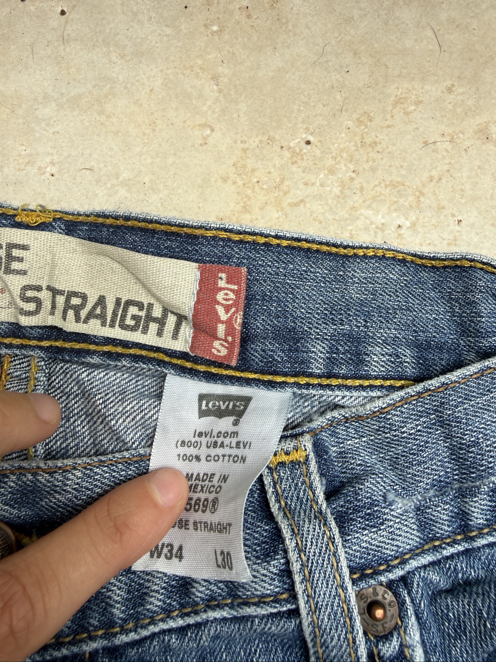 Levi's Dark Blue Denim Jeans 34 Waist 32 leg Slim Fit