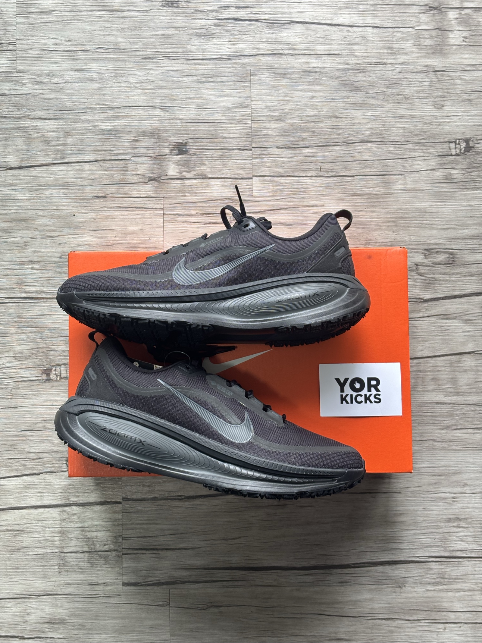 Nike Vomero 18 GTX | Black HQ7001-001 | UK 9.5 Mens