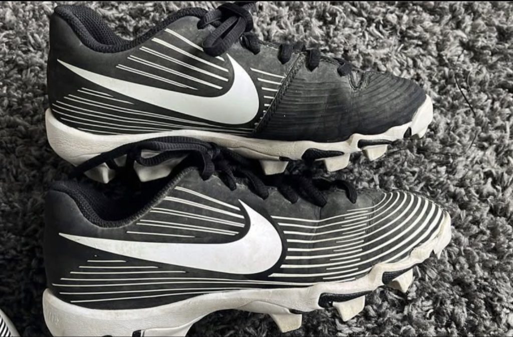 Nike Black & White baseball Cleats US 2.5