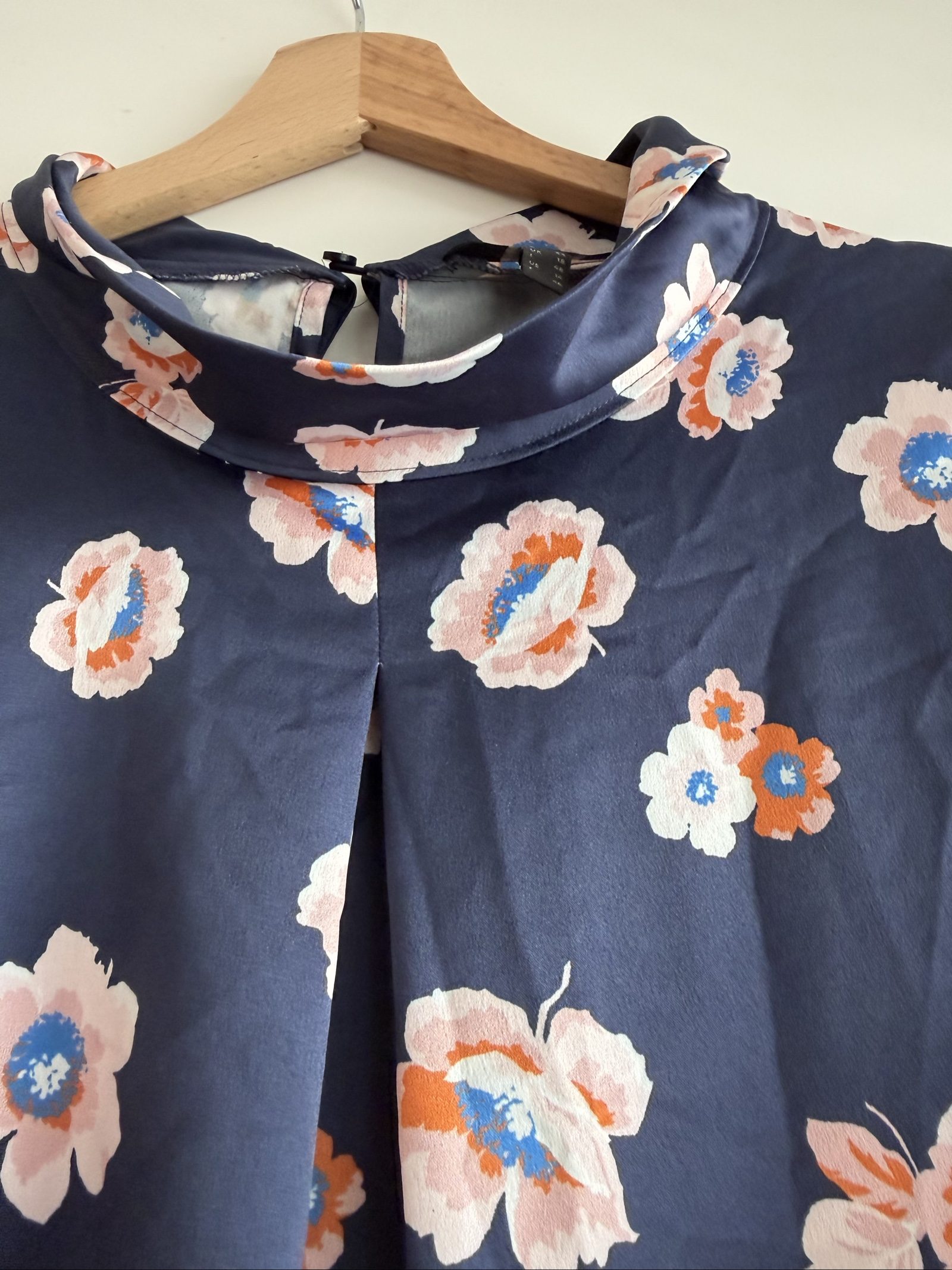 Esprit Navy Floral Sleeveless Blouse Size 44 Floral Print image 2
