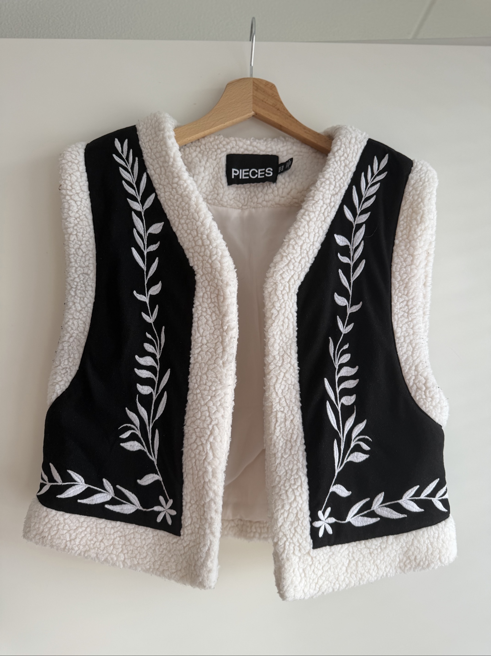 Pieces Black & White Embroidered Faux Shearling Vest XS