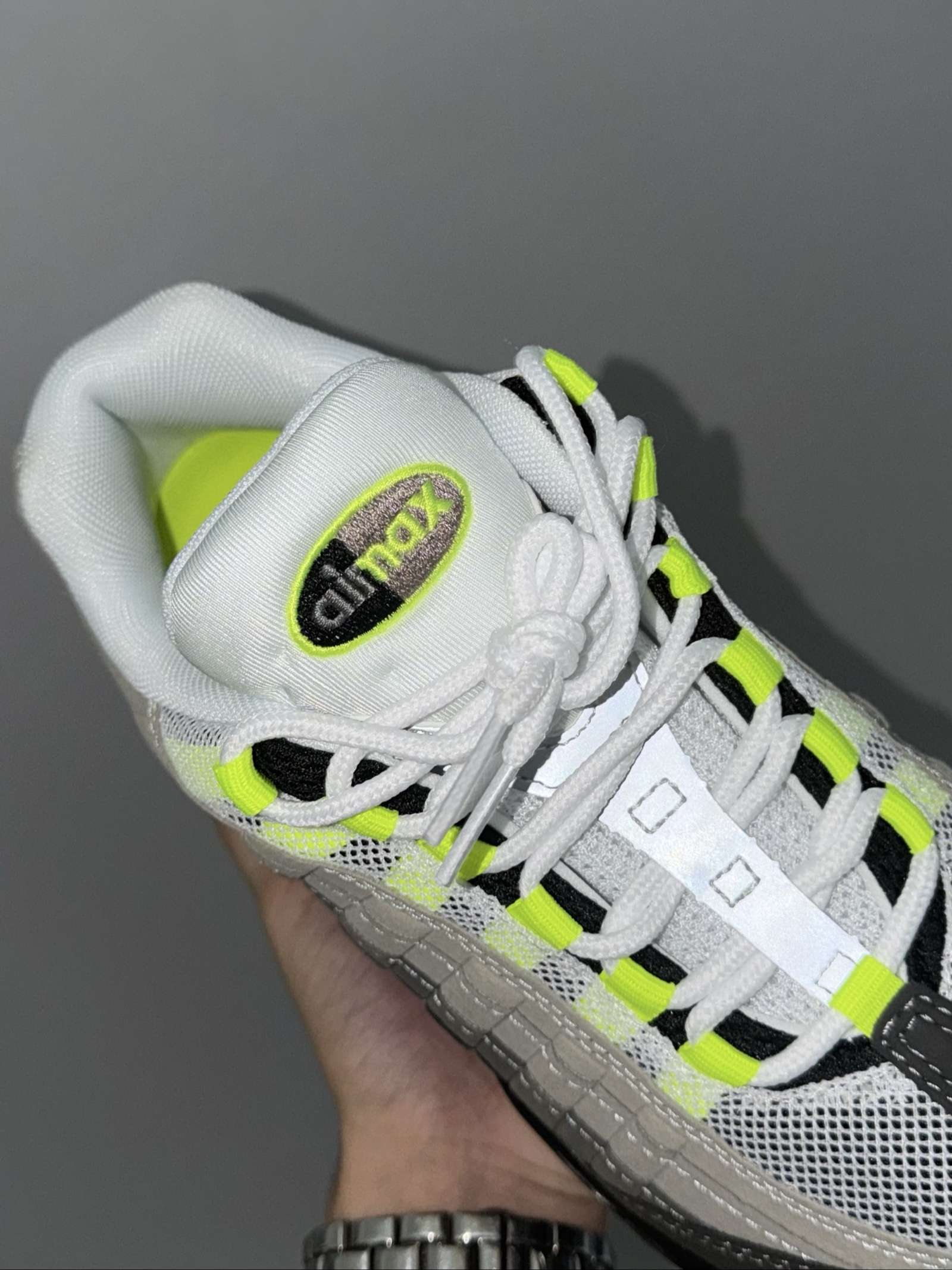 Nike Air Max 95 OG Neon Trainers UK 9 image 2