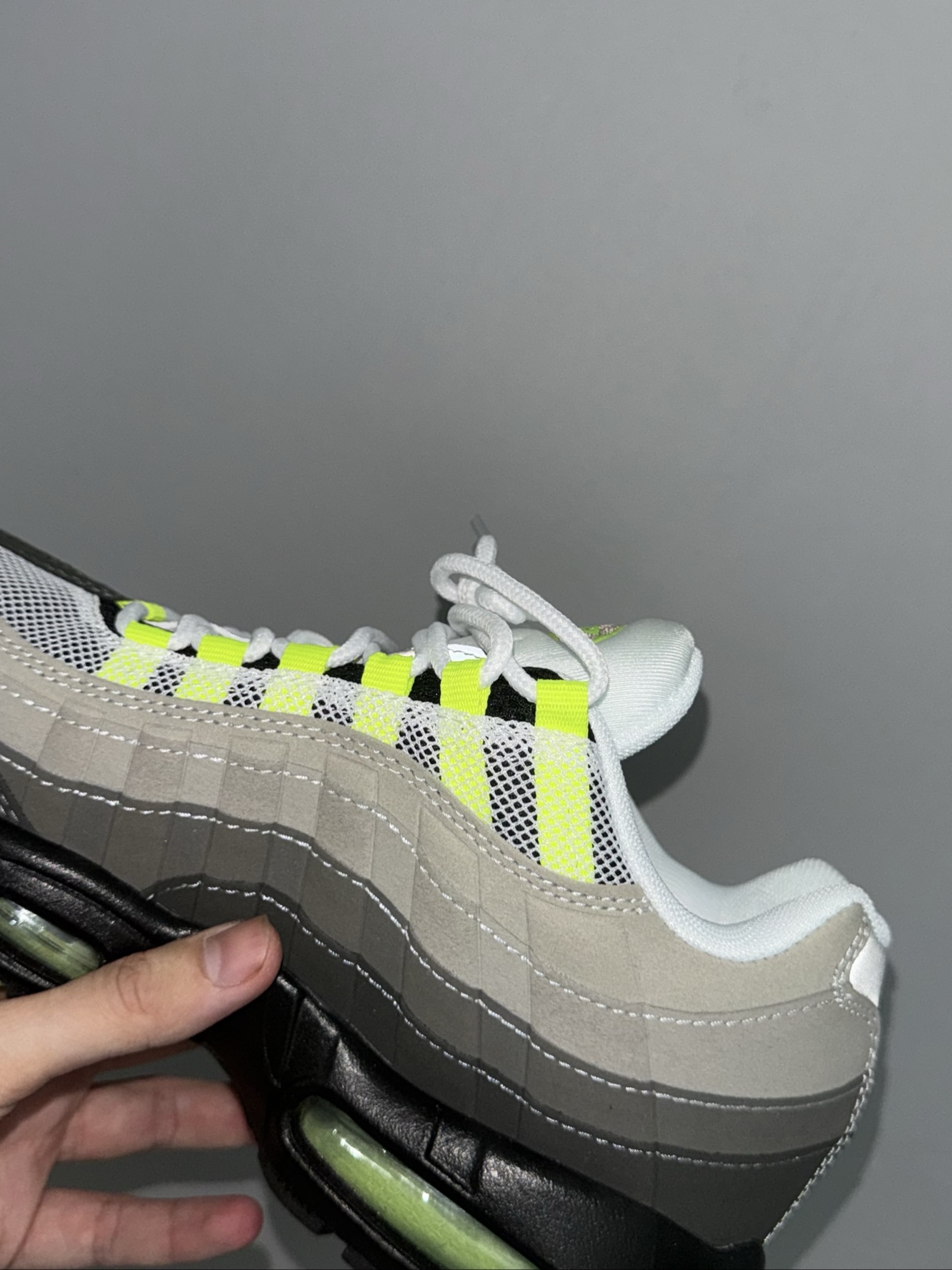Nike Air Max 95 OG Neon Trainers UK 9 image 3