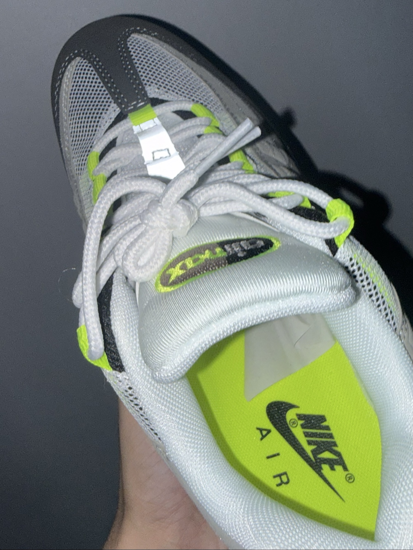 Nike Air Max 95 OG Neon Trainers UK 9 image 4