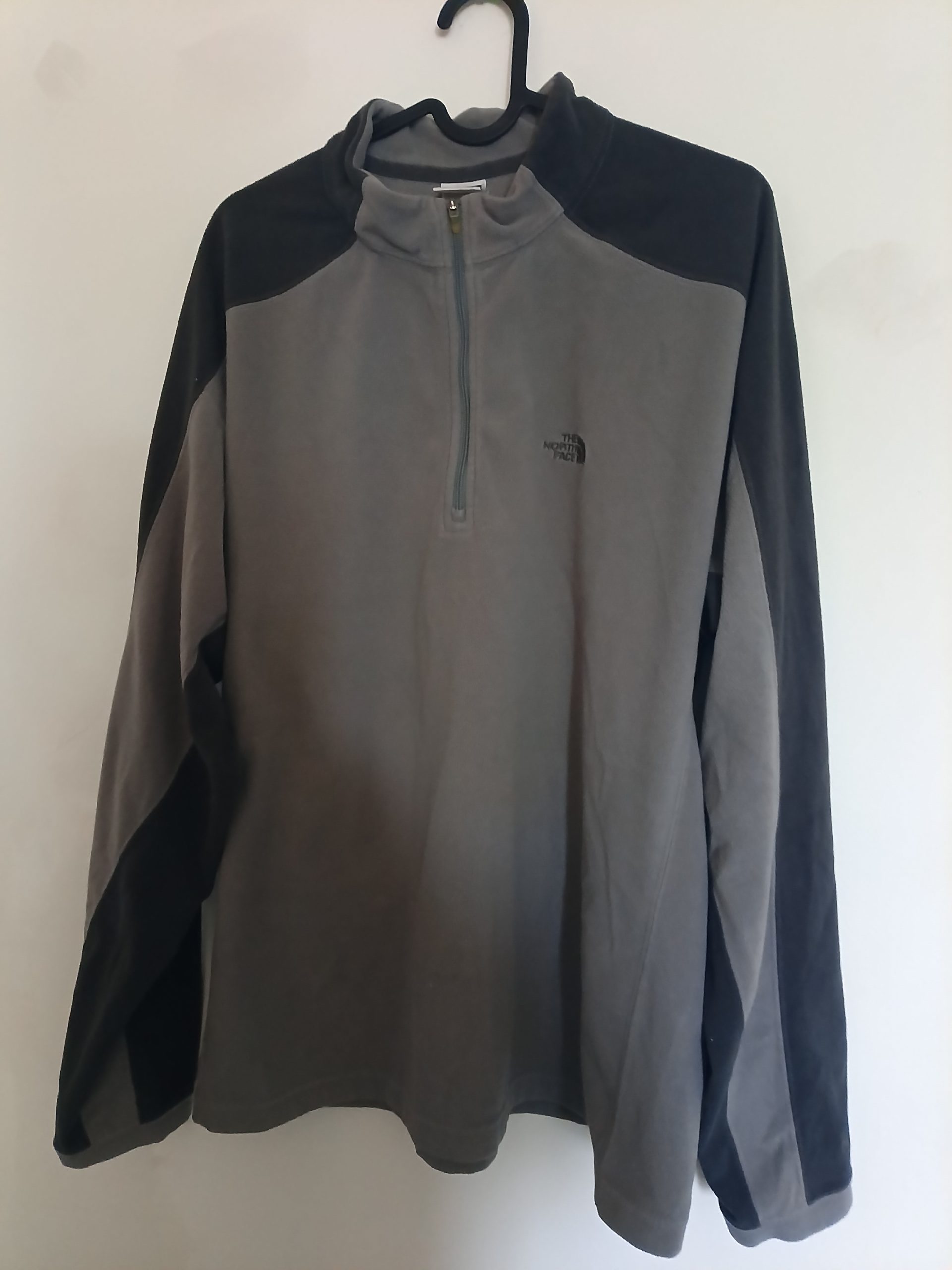 The North Face Grey & Black TKA 100 Men's Fleece Jacket Large