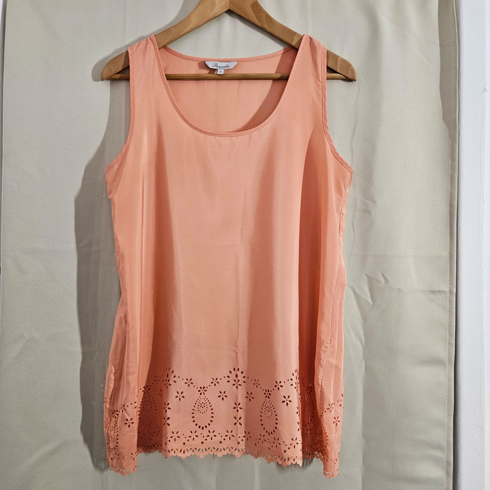 Peacocks Peach Sleeveless Top UK 14 Floral Cut-Out Hem