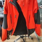 Chaqueta Columbia roja y gris