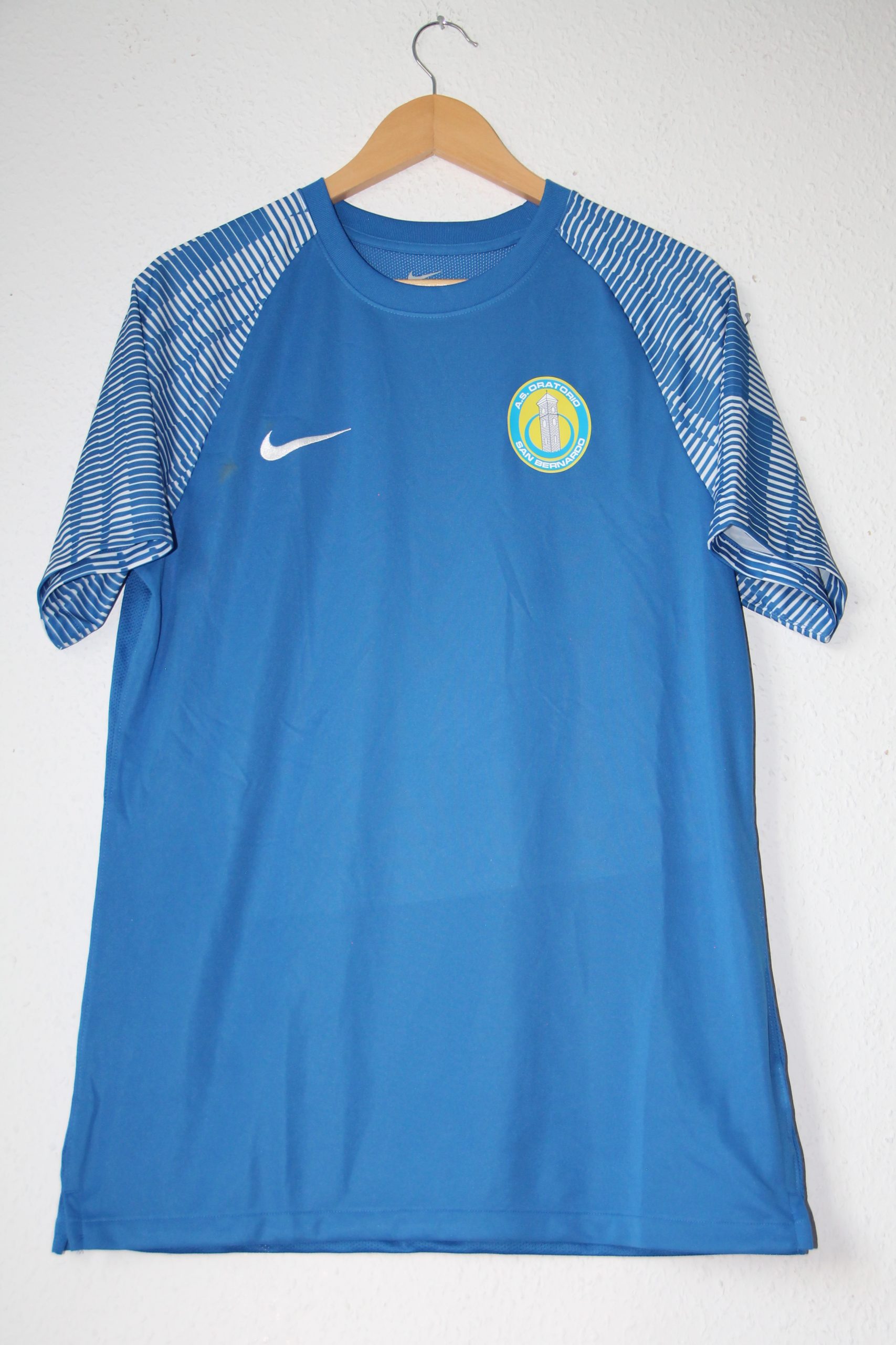 Nike Blue Short Sleeve Sports Jersey Size L Striped Sleeves 2742