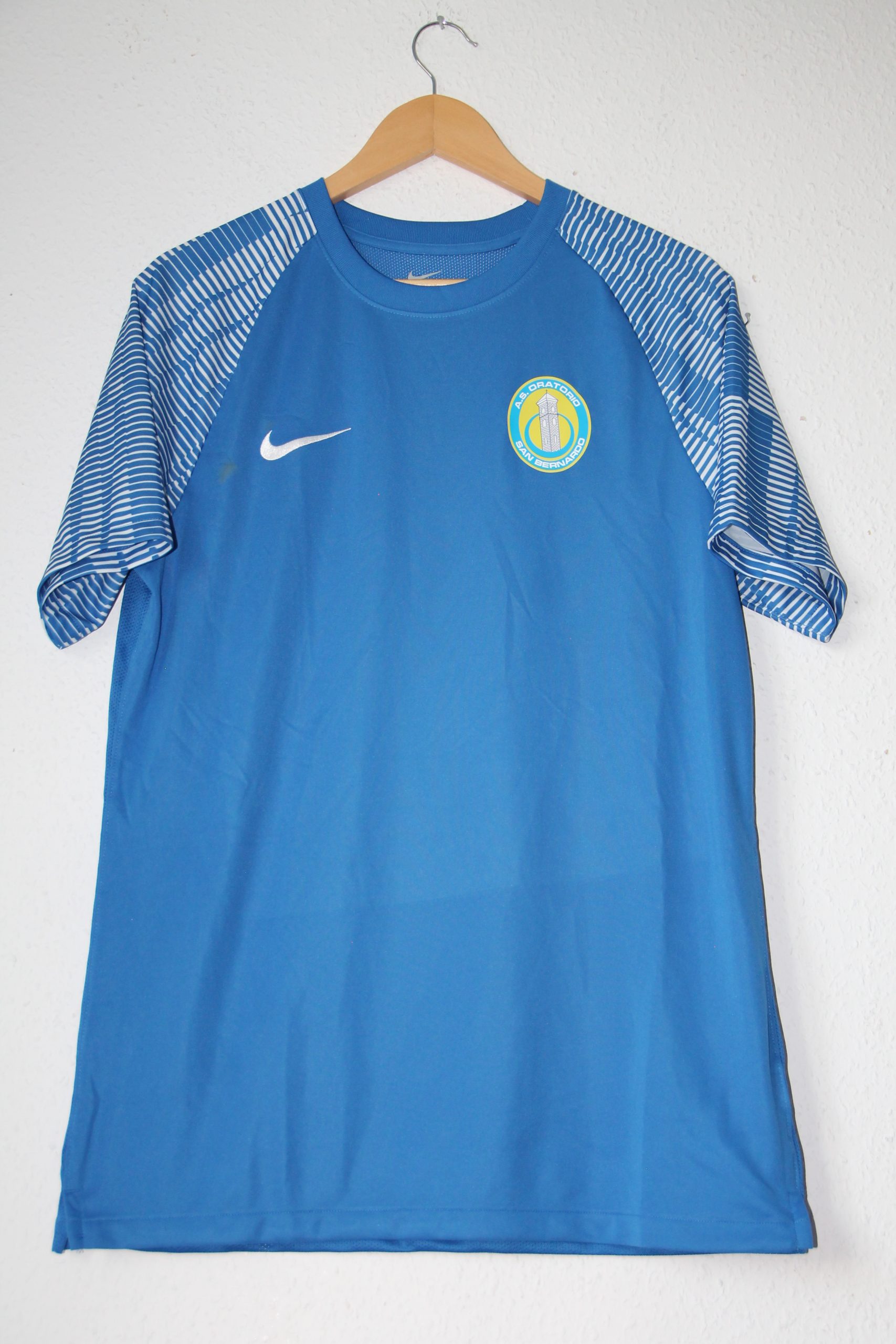 Nike Blue Short Sleeve Sports Jersey Size L Striped Sleeves 2742 image 2