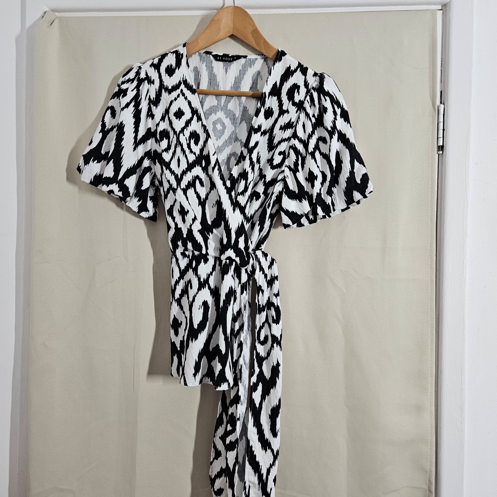 Et Vous Black & White Printed Wrap Blouse Size 10