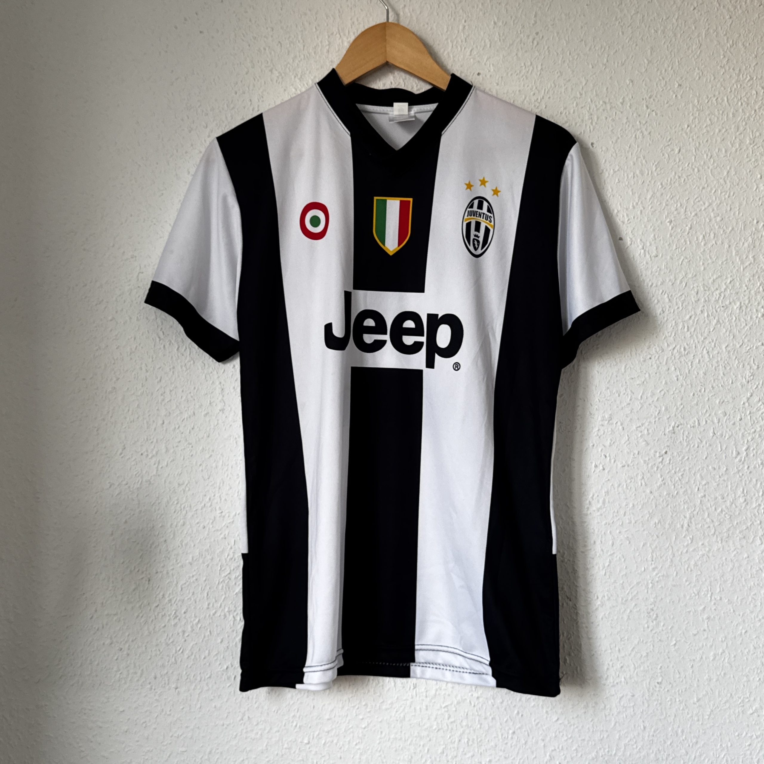 Juventus FC Black & White Football Jersey Small Official Product 2226