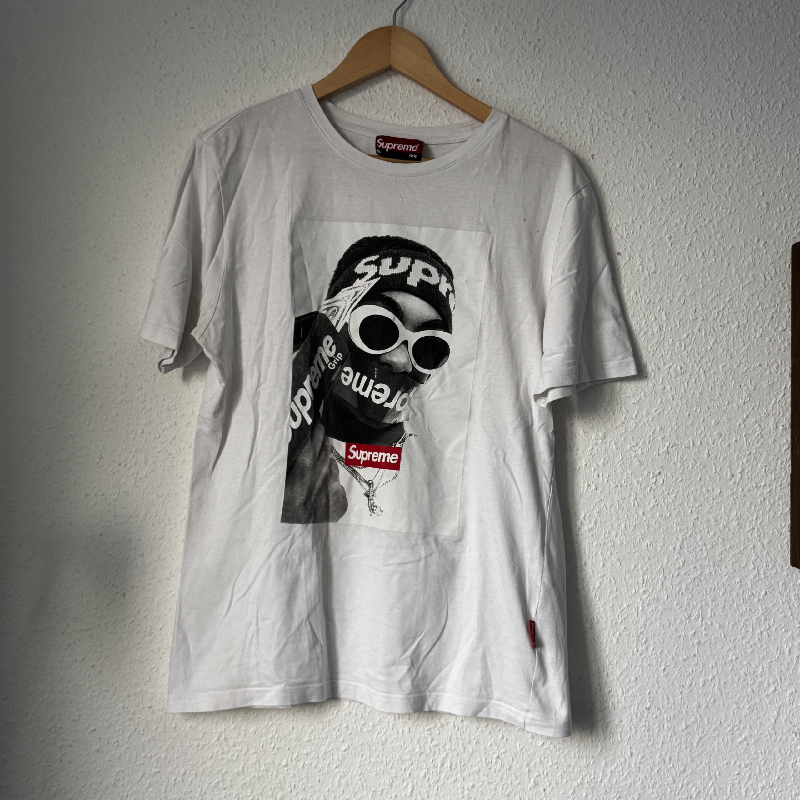 Supreme White Graphic Print T-Shirt Large Supreme Grip 2230