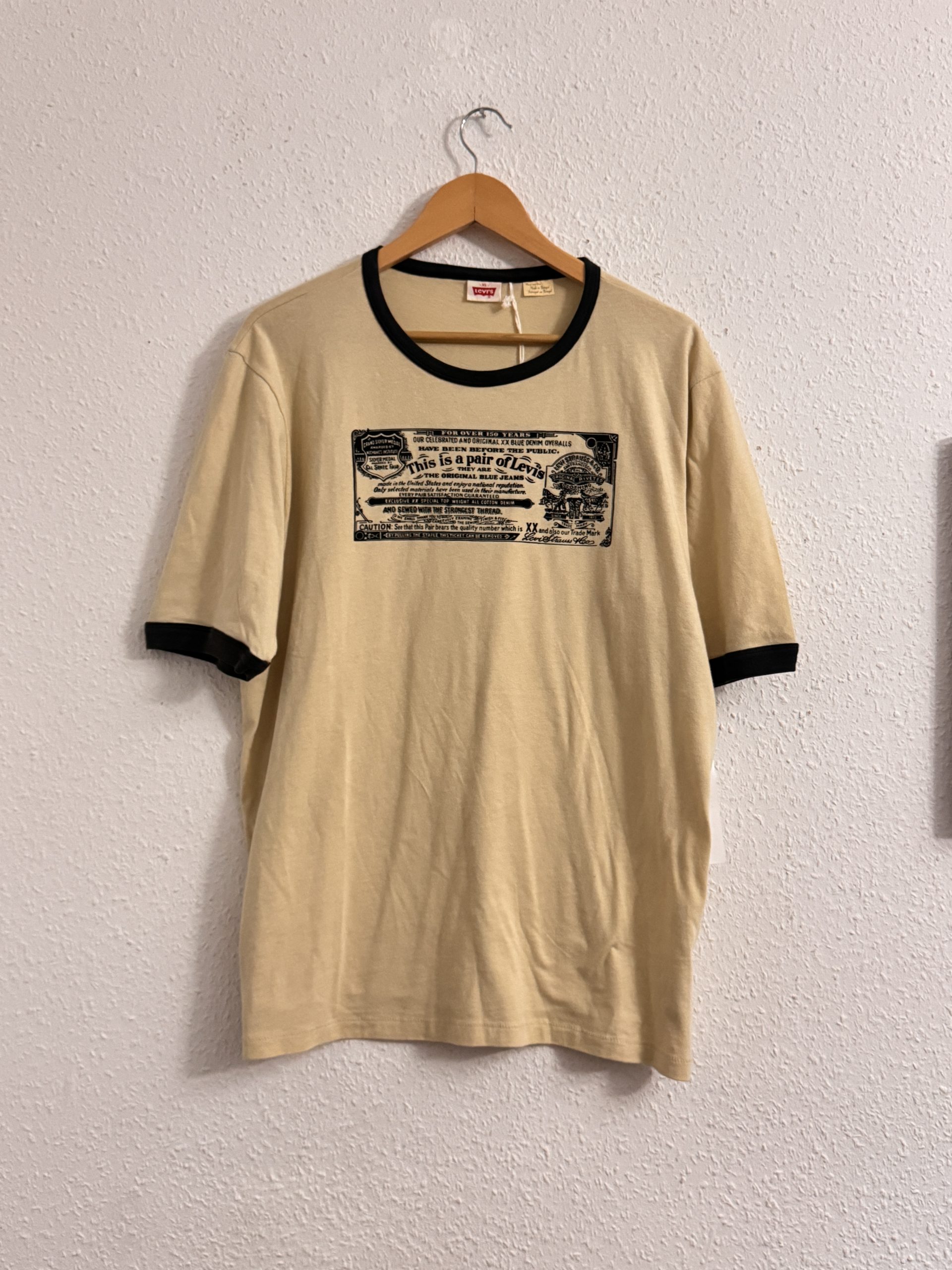 Vintage Levi's Beige & Black Graphic Ringer T-Shirt XL - made in portugal