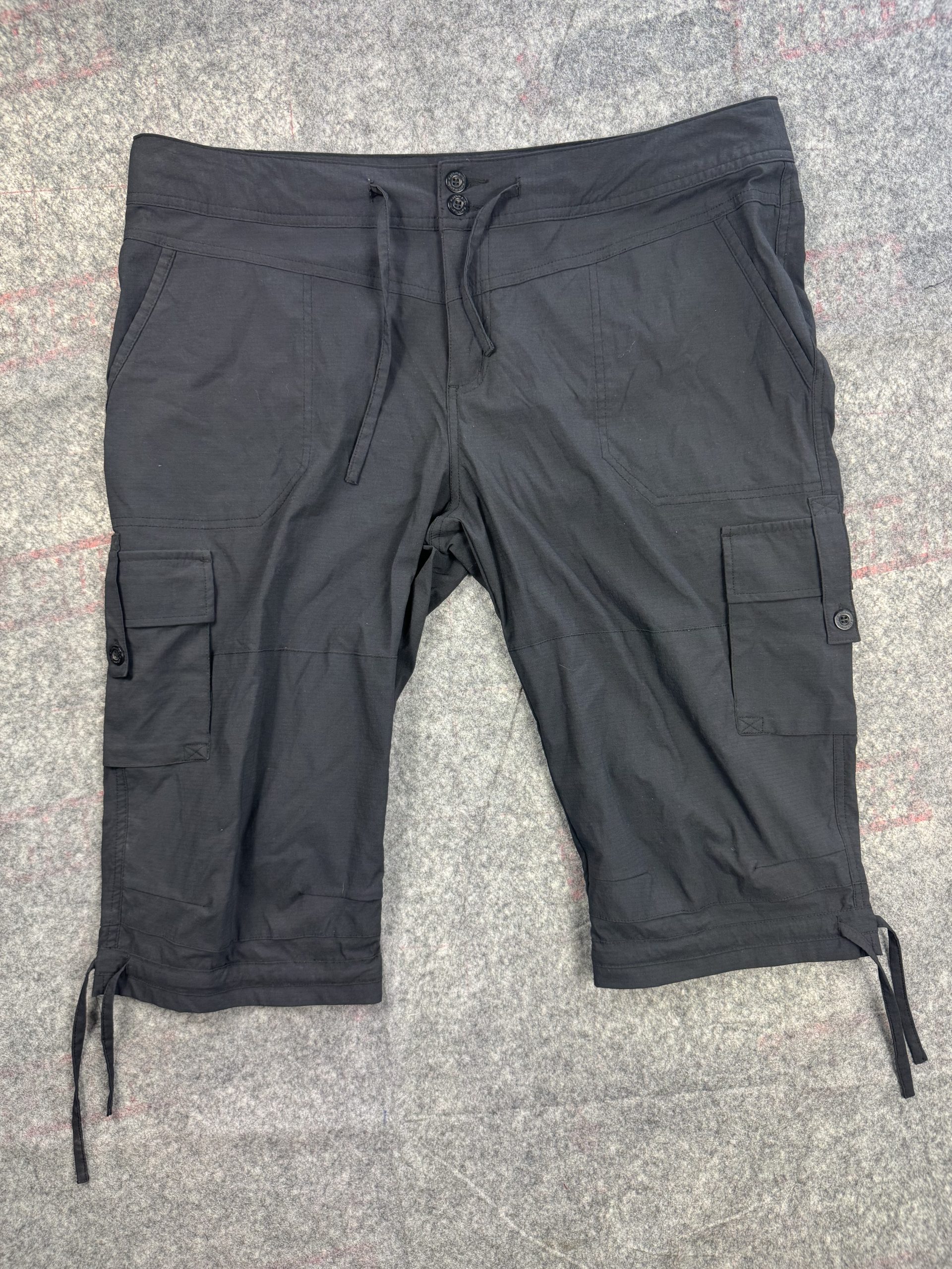 Kathmandu Black Cargo Shorts Size 16 Drawstring Hem