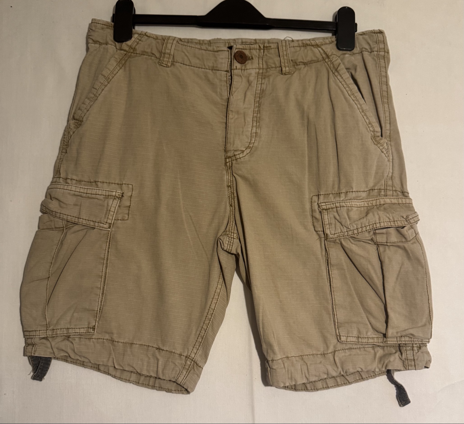Unbranded Beige Cargo Shorts Medium with Multiple Pockets