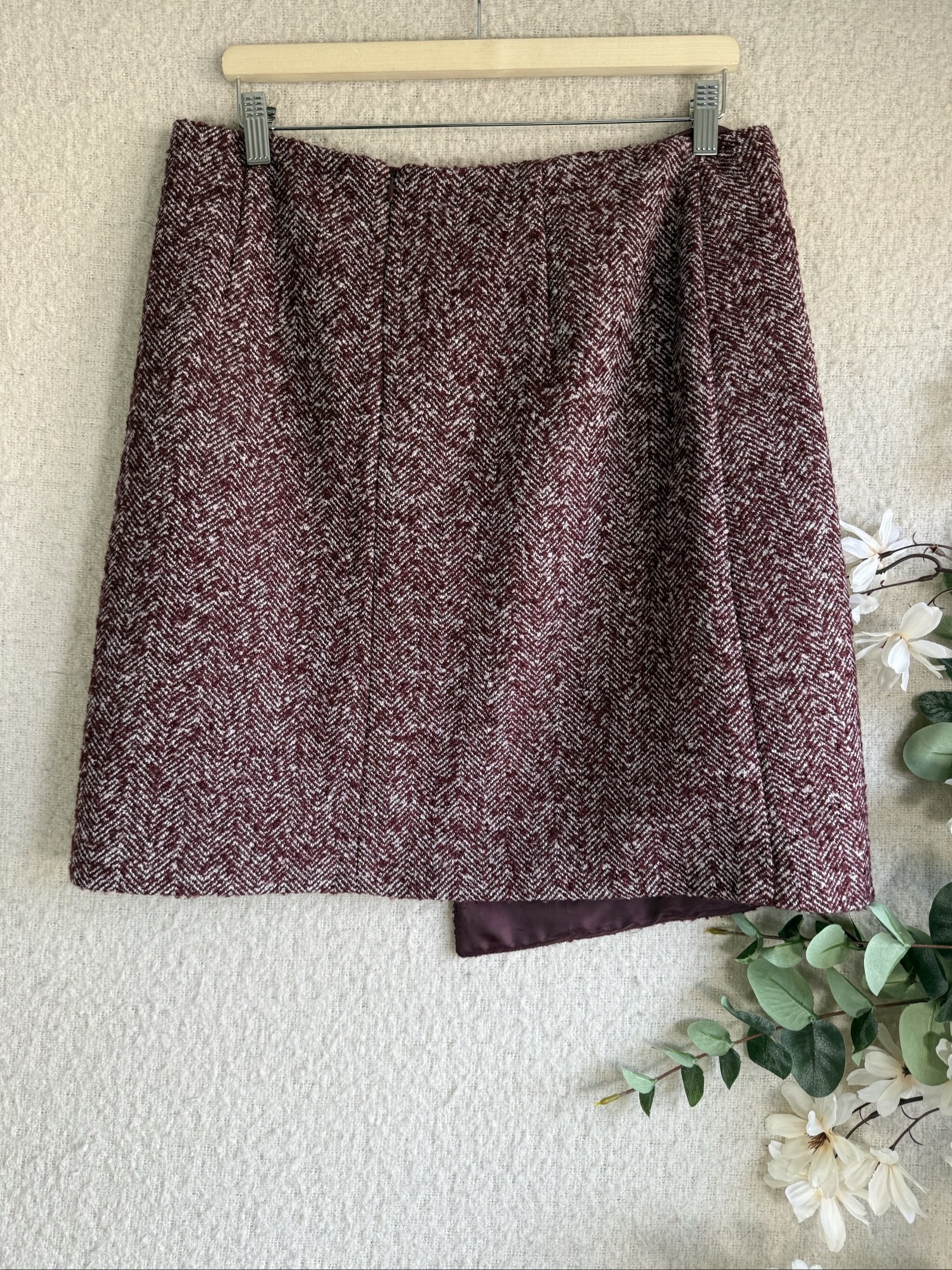 M&S Burgundy Wool Tweed Mini Skirt UK 14 Classic Stylish Buckle Detail image 3