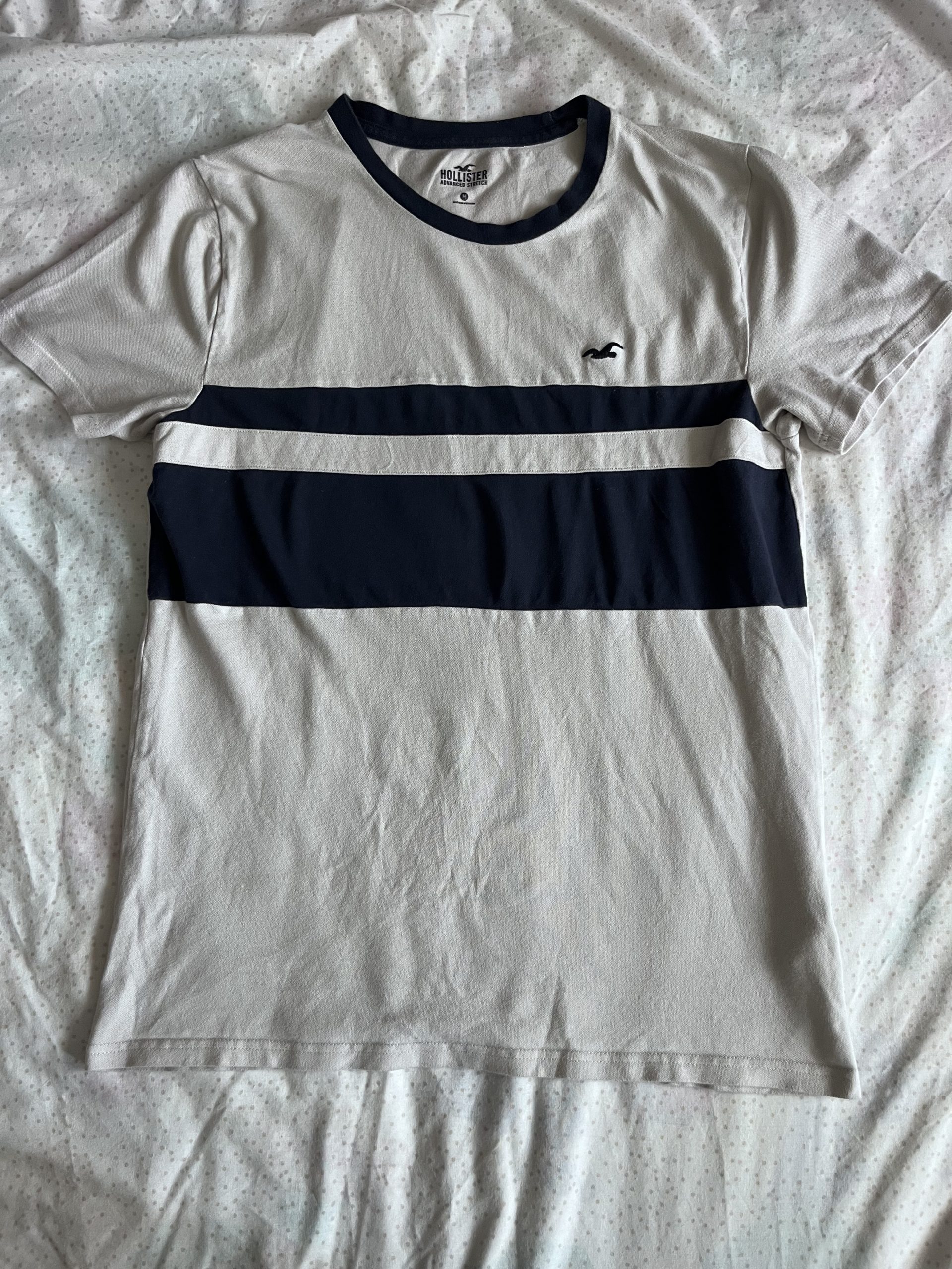 Hollister White Navy Striped T-Shirt mens medium