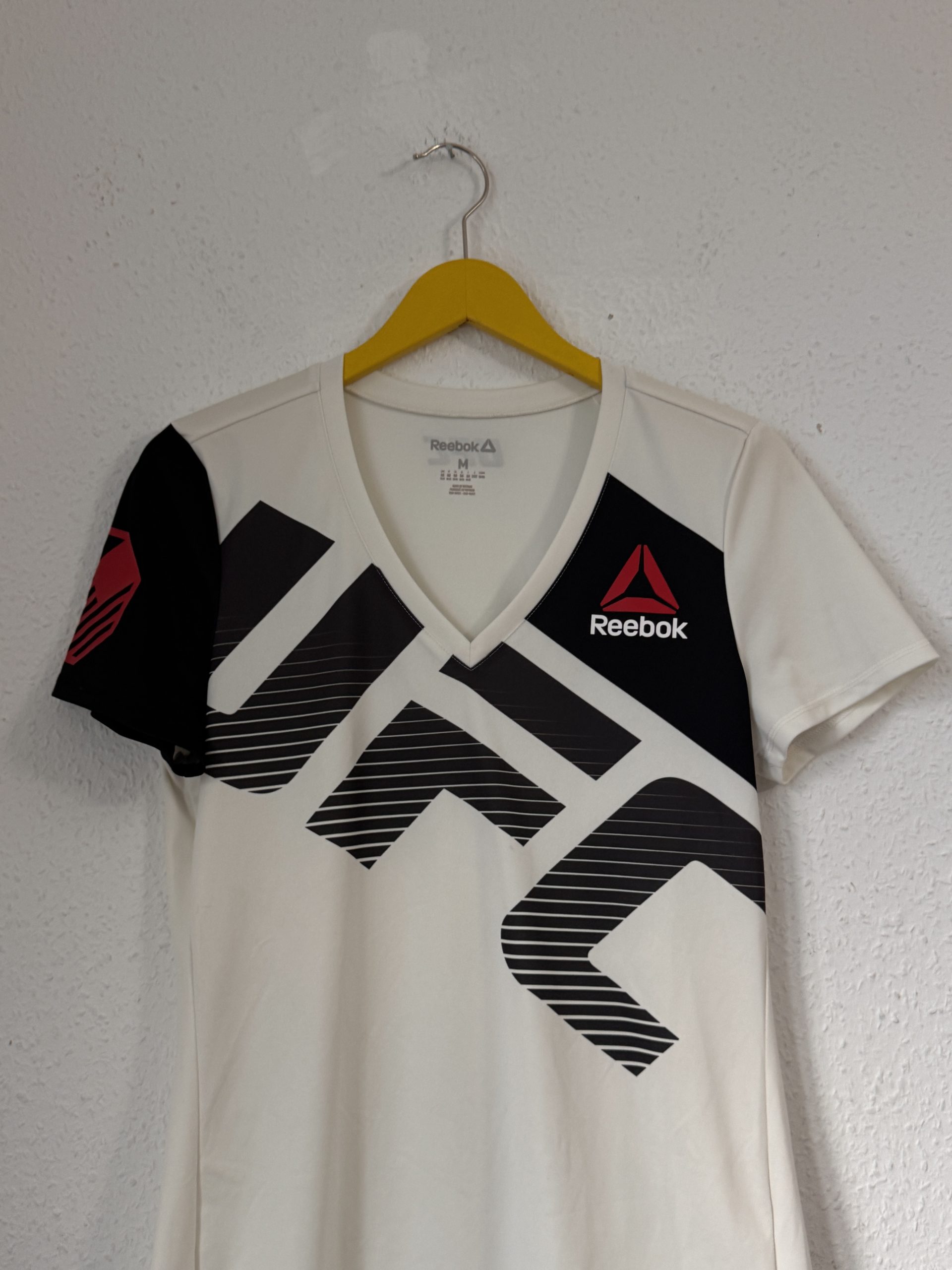 Reebok White & Black UFC Graphic T-Shirt Medium 2821