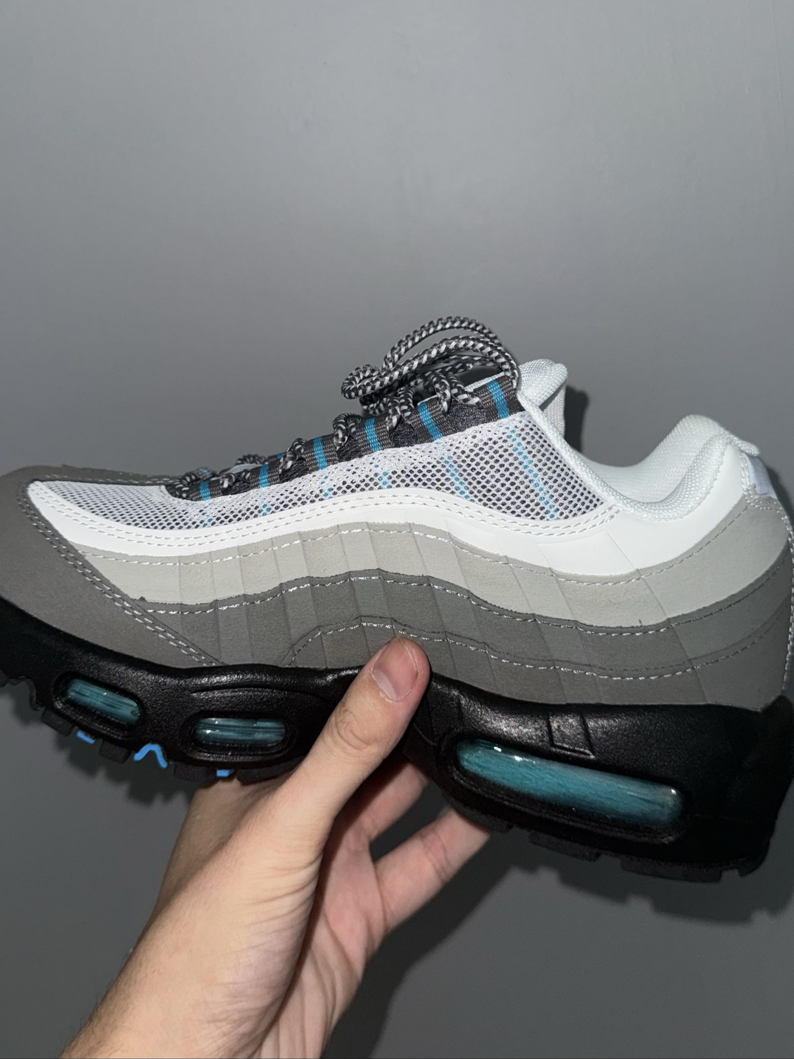 Nike White, Grey & Black and blue Air Max 95 Trainers UK 9 image 3