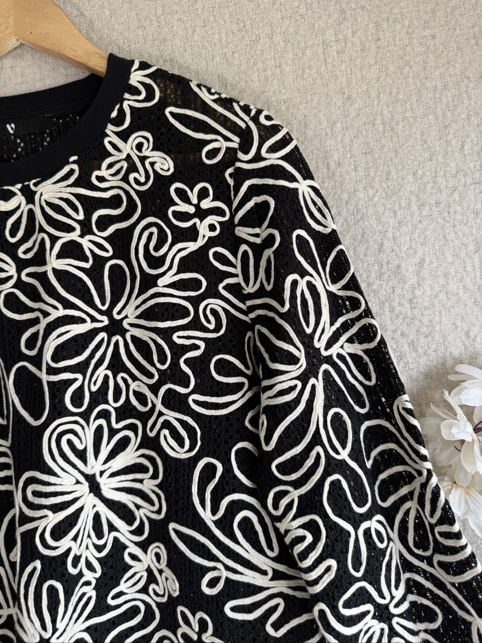 Very Black & White Floral Embroidered Mesh Jumper UK 18 Stylish Detailed image 2