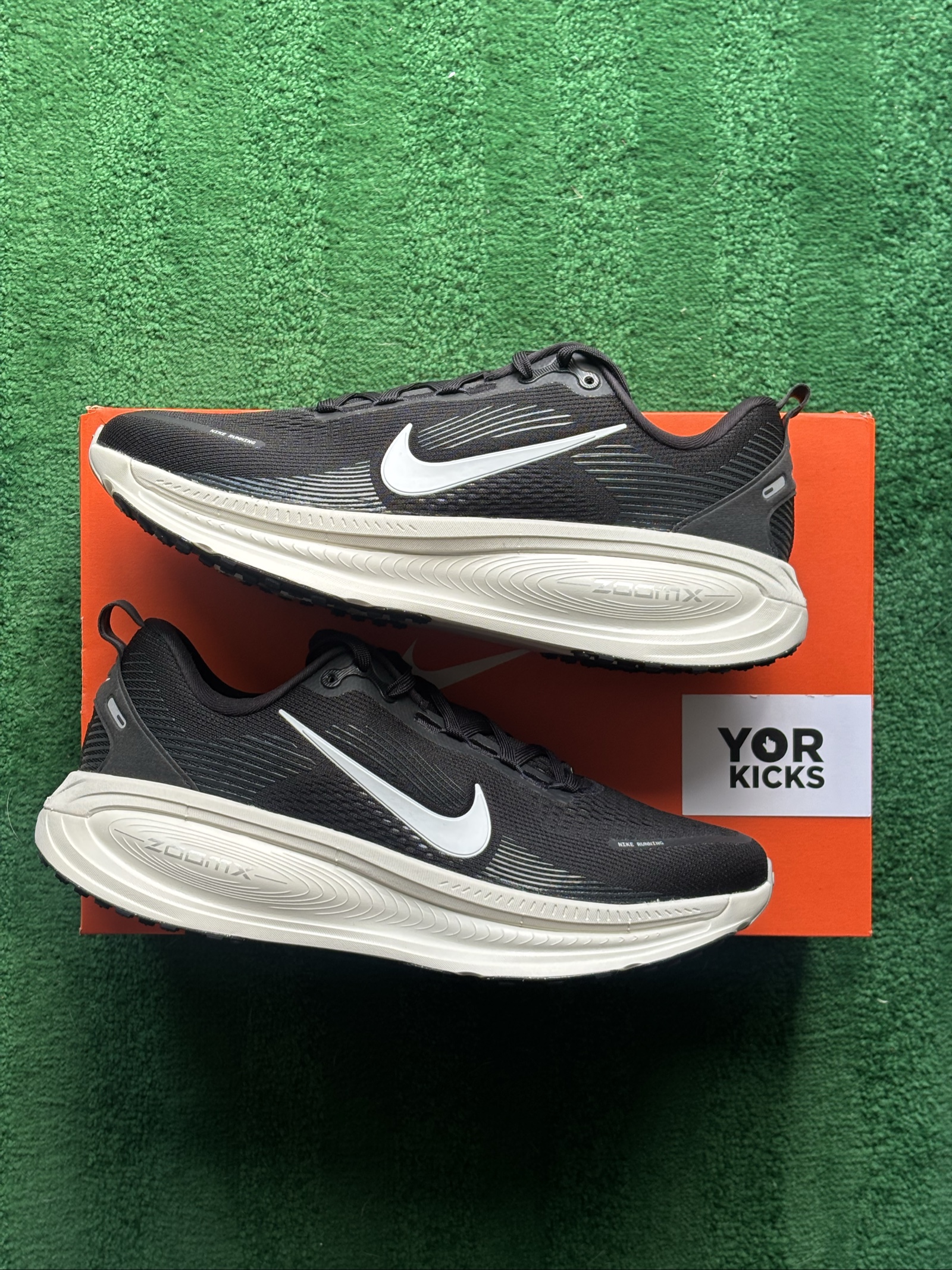 UK 9.5 W Nike Vomero 18 | Black & White HM6804-005 | New