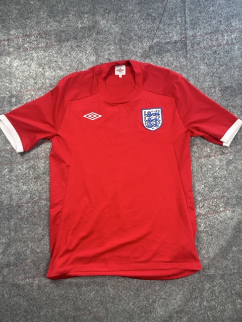 Umbro Red England Football Shirt Size 42 Chest 24 in