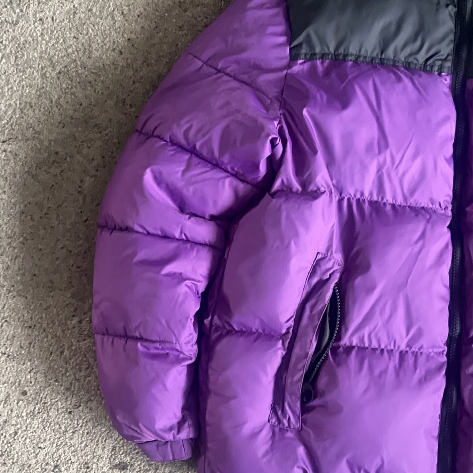 The North Face Purple & Black Puffer Jacket UK M FA17 image 2