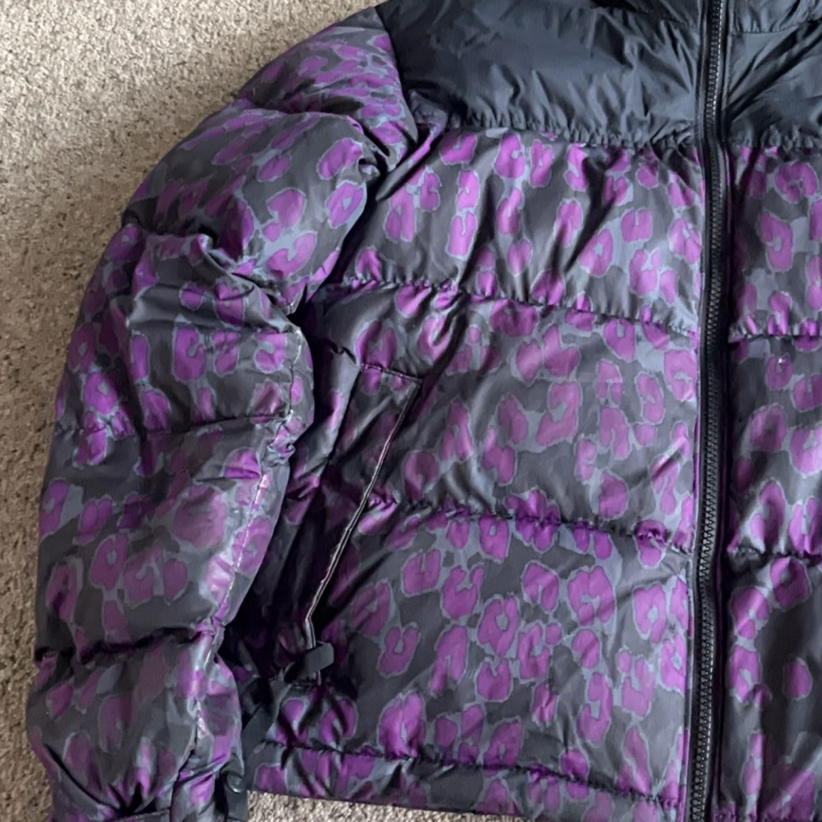 The North Face Purple Leopard Print Puffer Jacket UK S 700 image 2