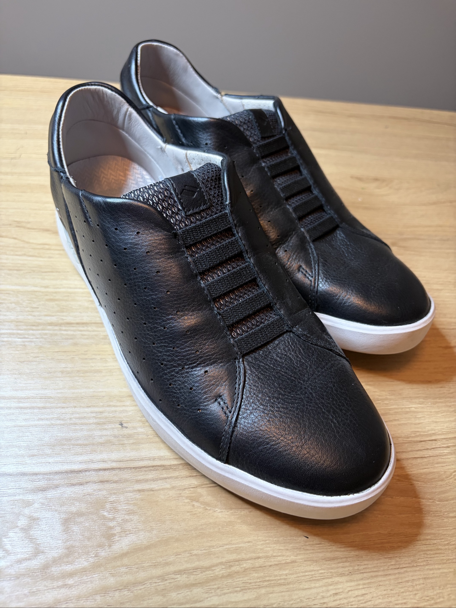 Kizik Black Leather Slip-On Sneakers Women 9M Comfortable Casual