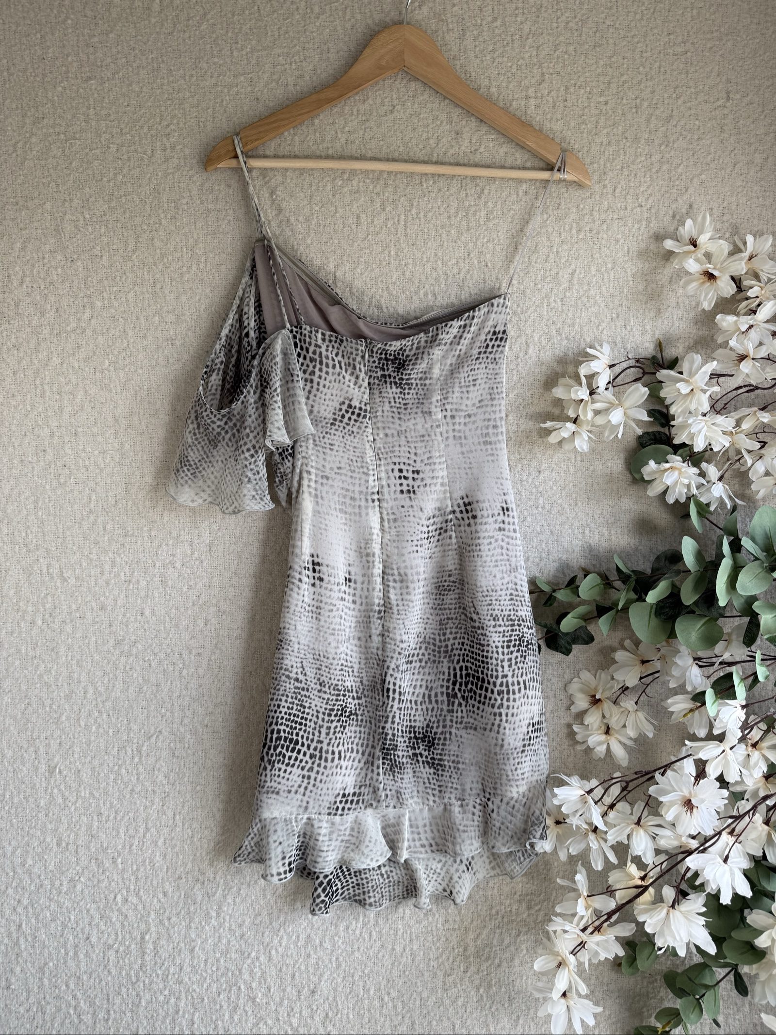 Zara Grey Snake Print One-Shoulder Mini Dress UK Small Ruffled Detail image 4