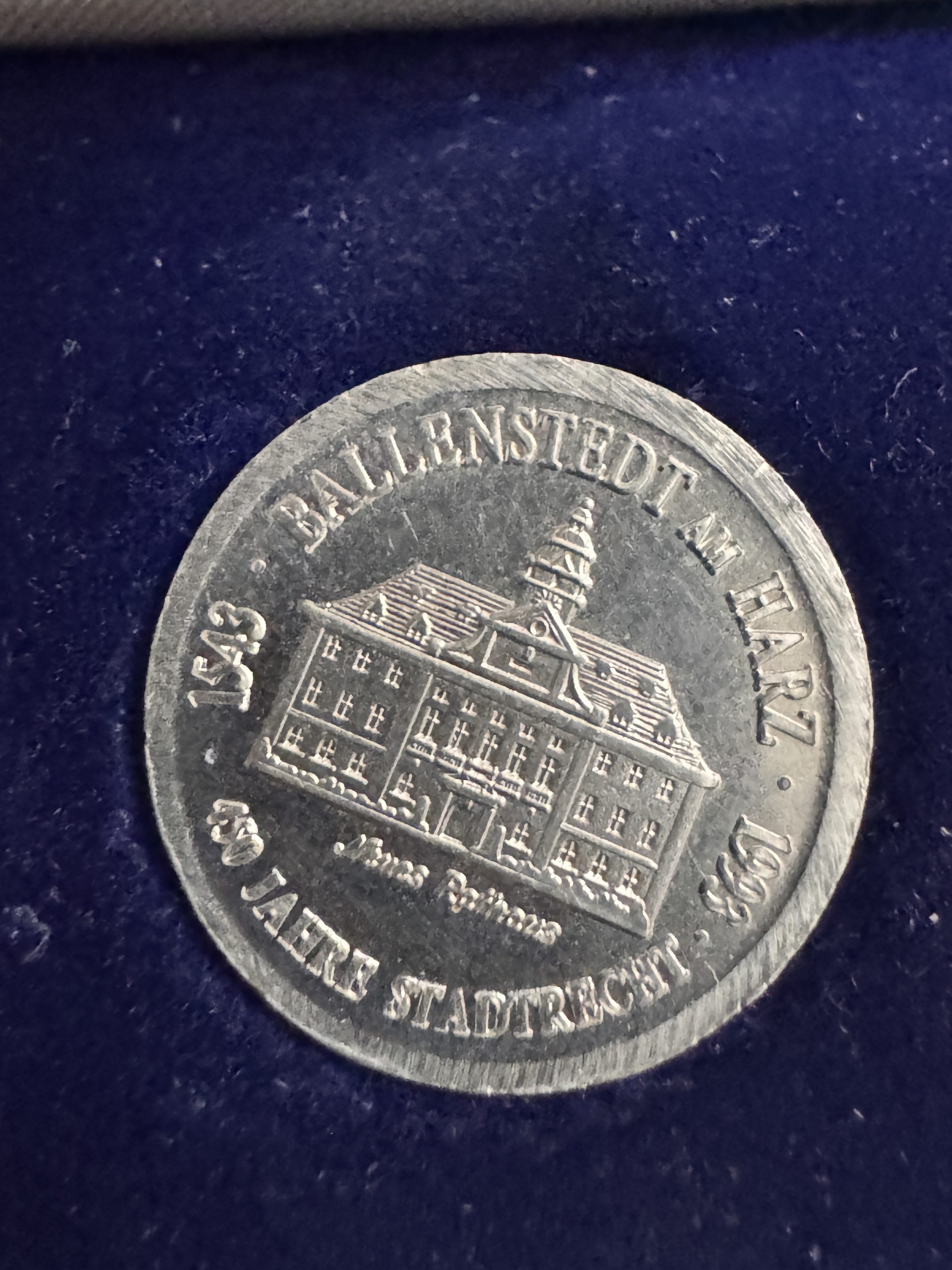 450 Jahre Stadtrecht Ballenstedt Am Harz 1993 Commemorative Coin image 2