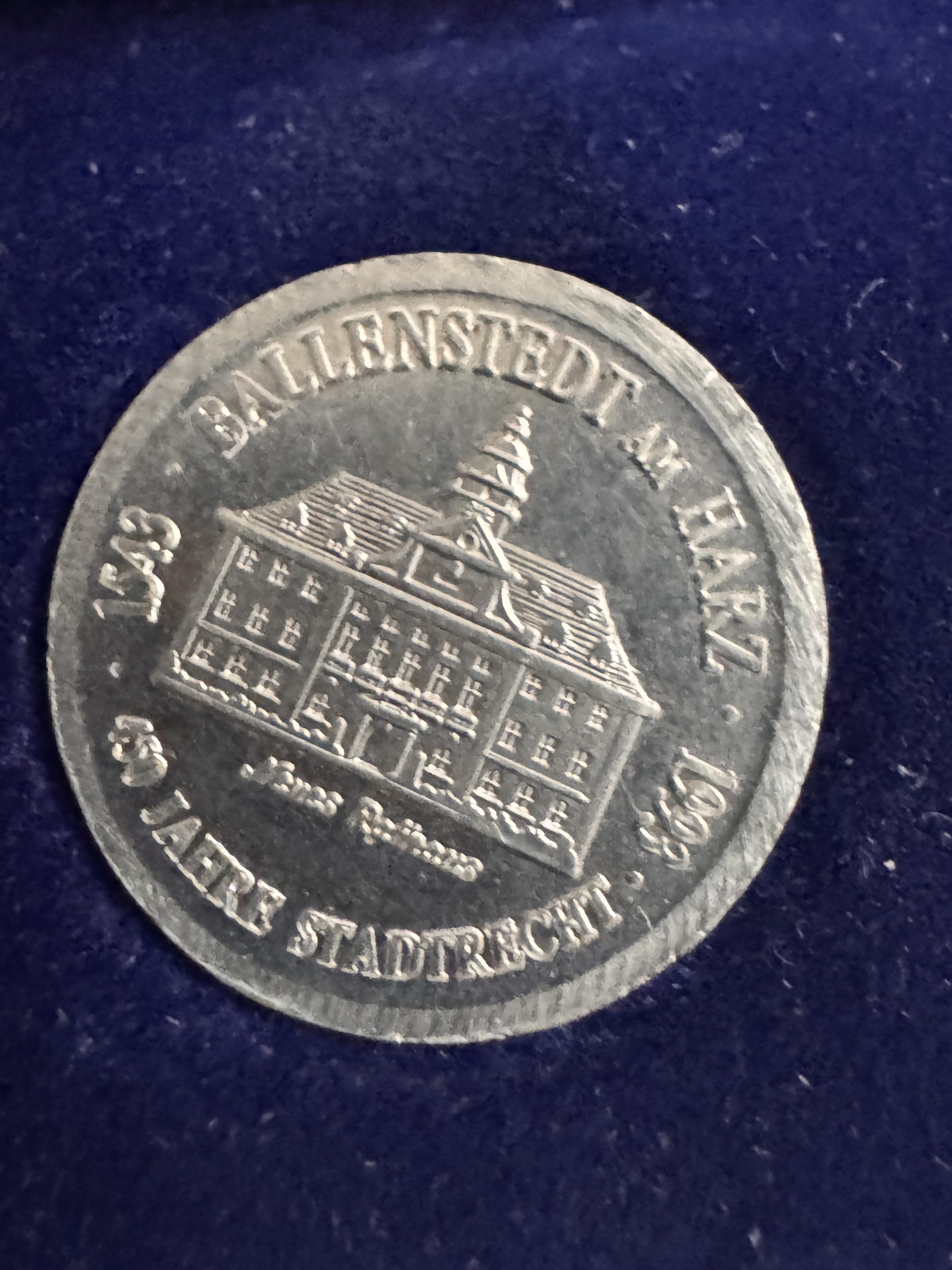450 Jahre Stadtrecht Ballenstedt Am Harz 1993 Commemorative Coin image 3