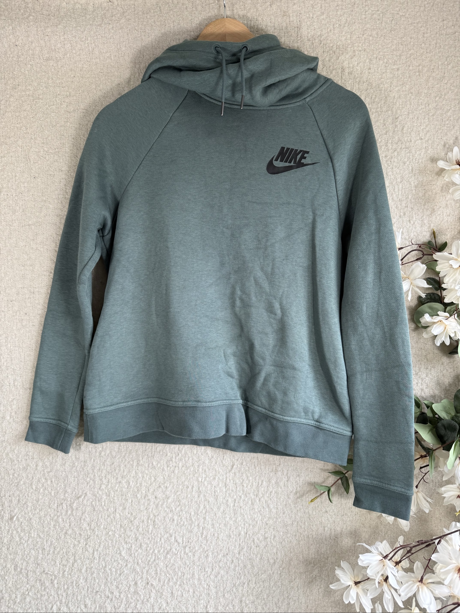 Nike Green Pullover Hoodie Medium Stylish Casual Sports Sweatshirt