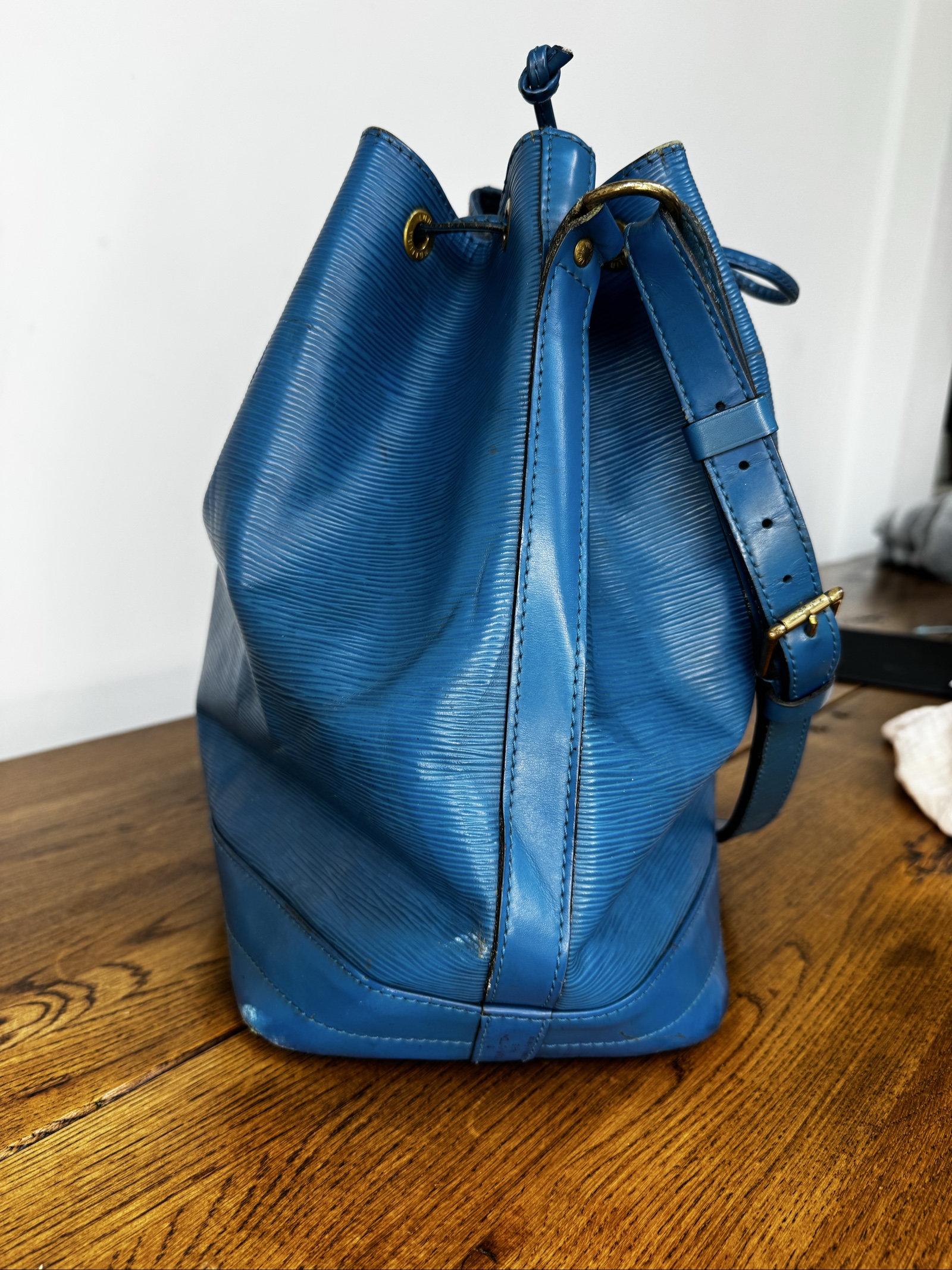 Louis Vuitton Blue Epi Leather Noe Bucket Bag Drawstring image 4