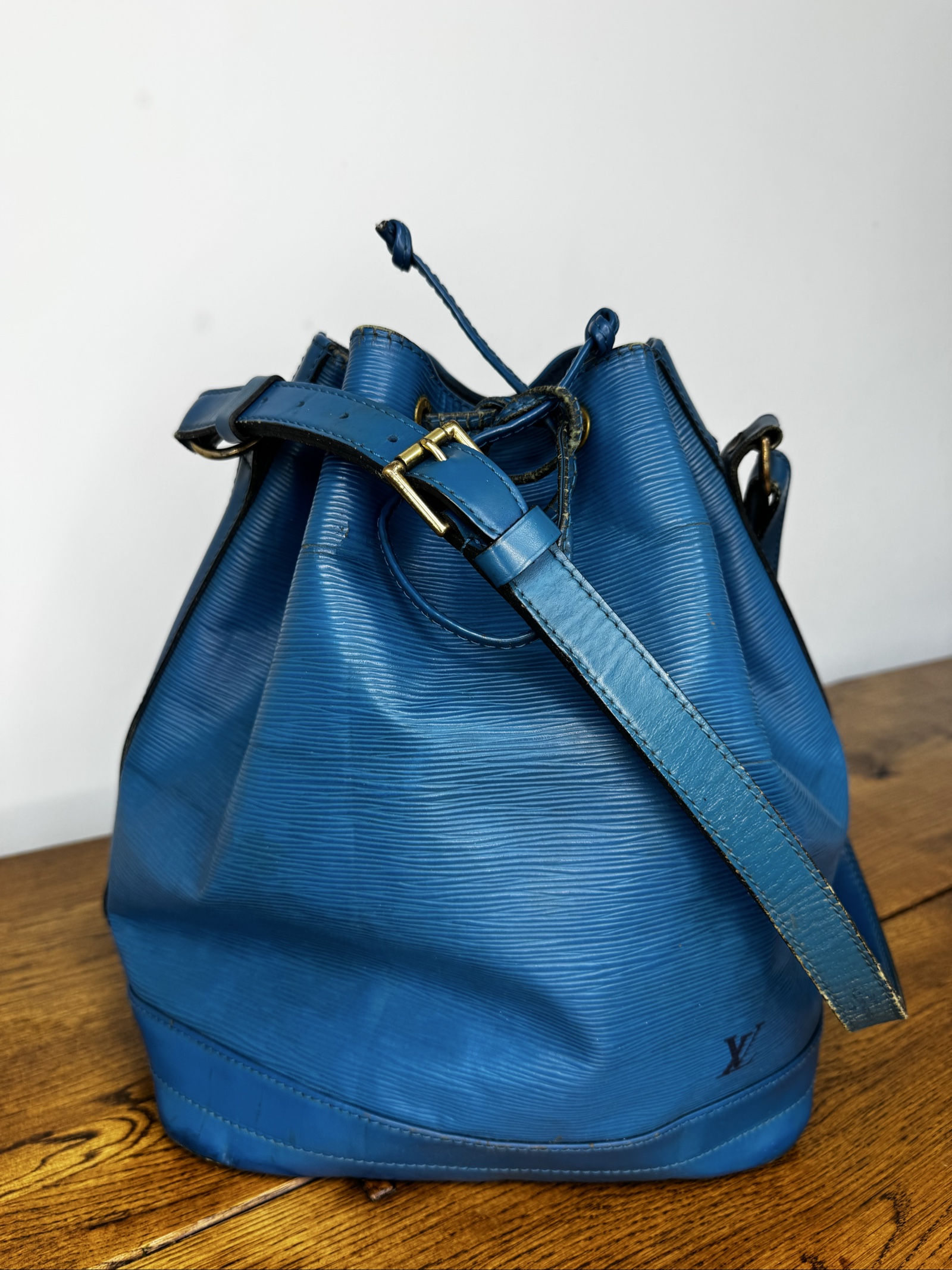 Louis Vuitton Blue Epi Leather Noe Bucket Bag Drawstring image 7