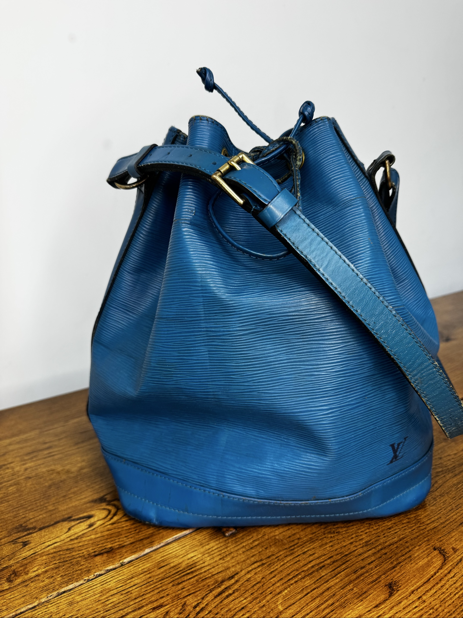 Louis Vuitton Blue Epi Leather Noe Bucket Bag Drawstring image 9