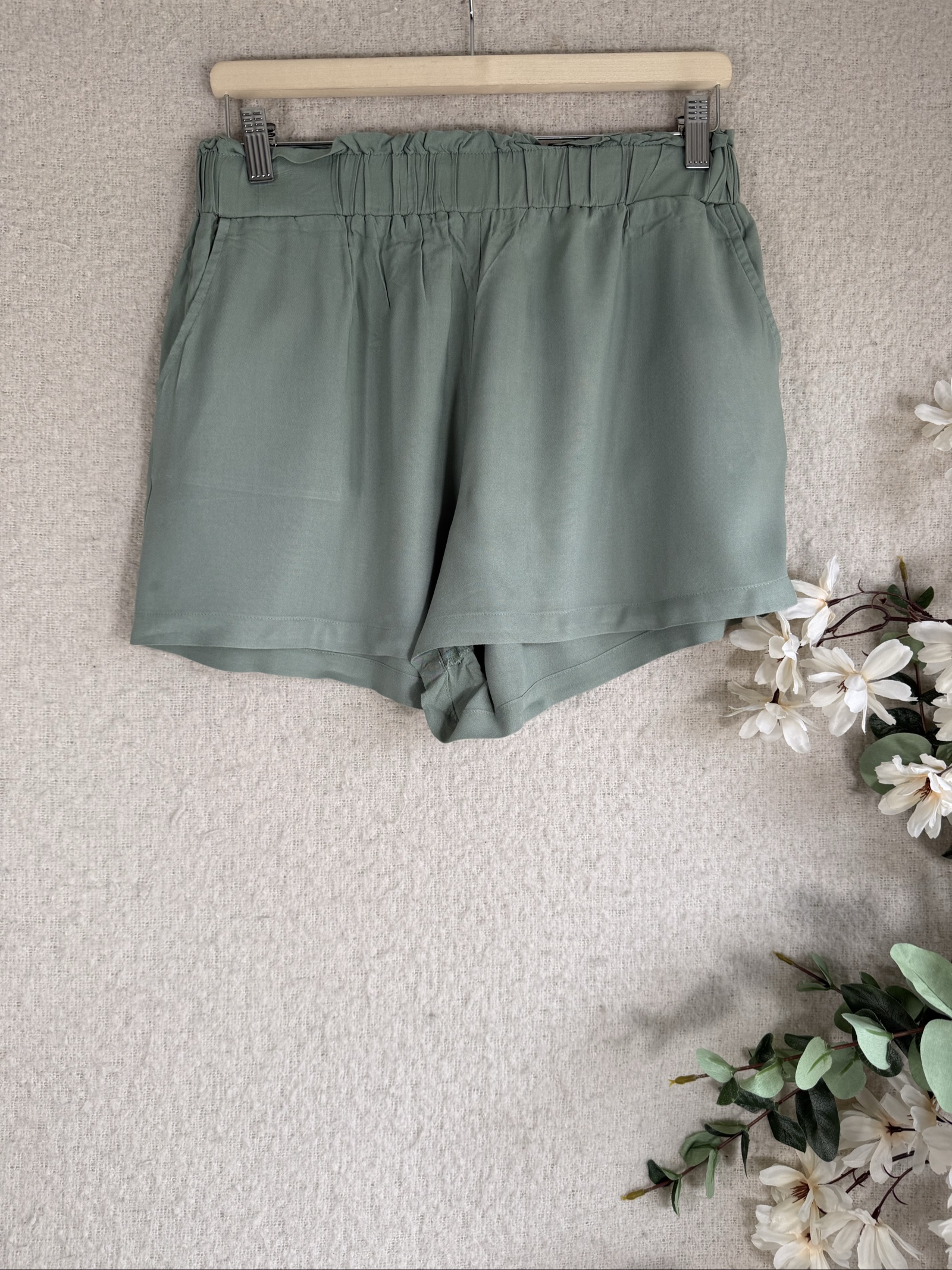 Primark Green Casual Shorts UK 12 Lightweight Relaxed Fit Summer Style