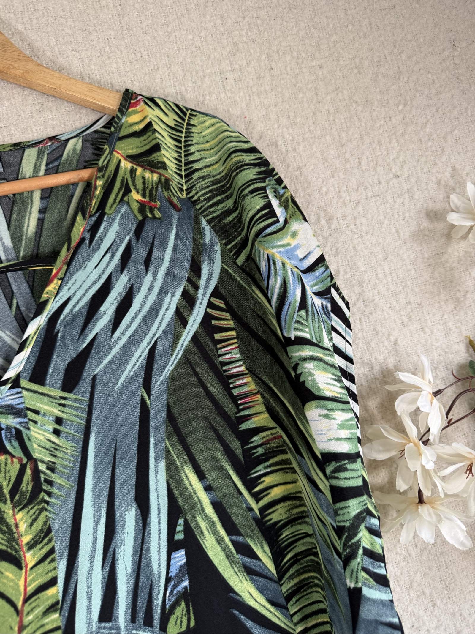 Shein Green Leaf Print V-Neck Loose Fit Dress UK Large Tropical Style image 2