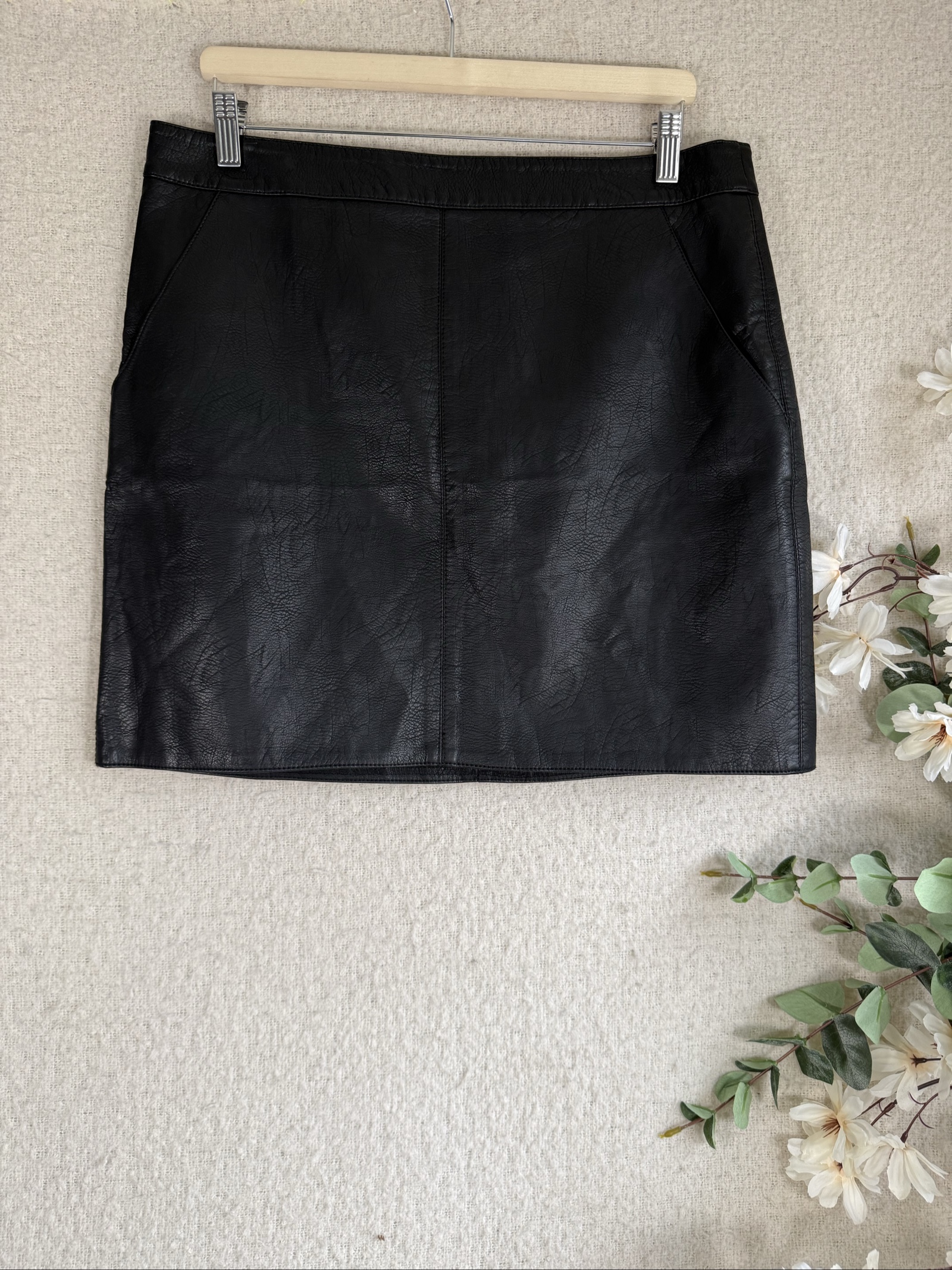 Dorothy Perkins Black Faux Leather Mini Skirt UK 14 With Zip Detail