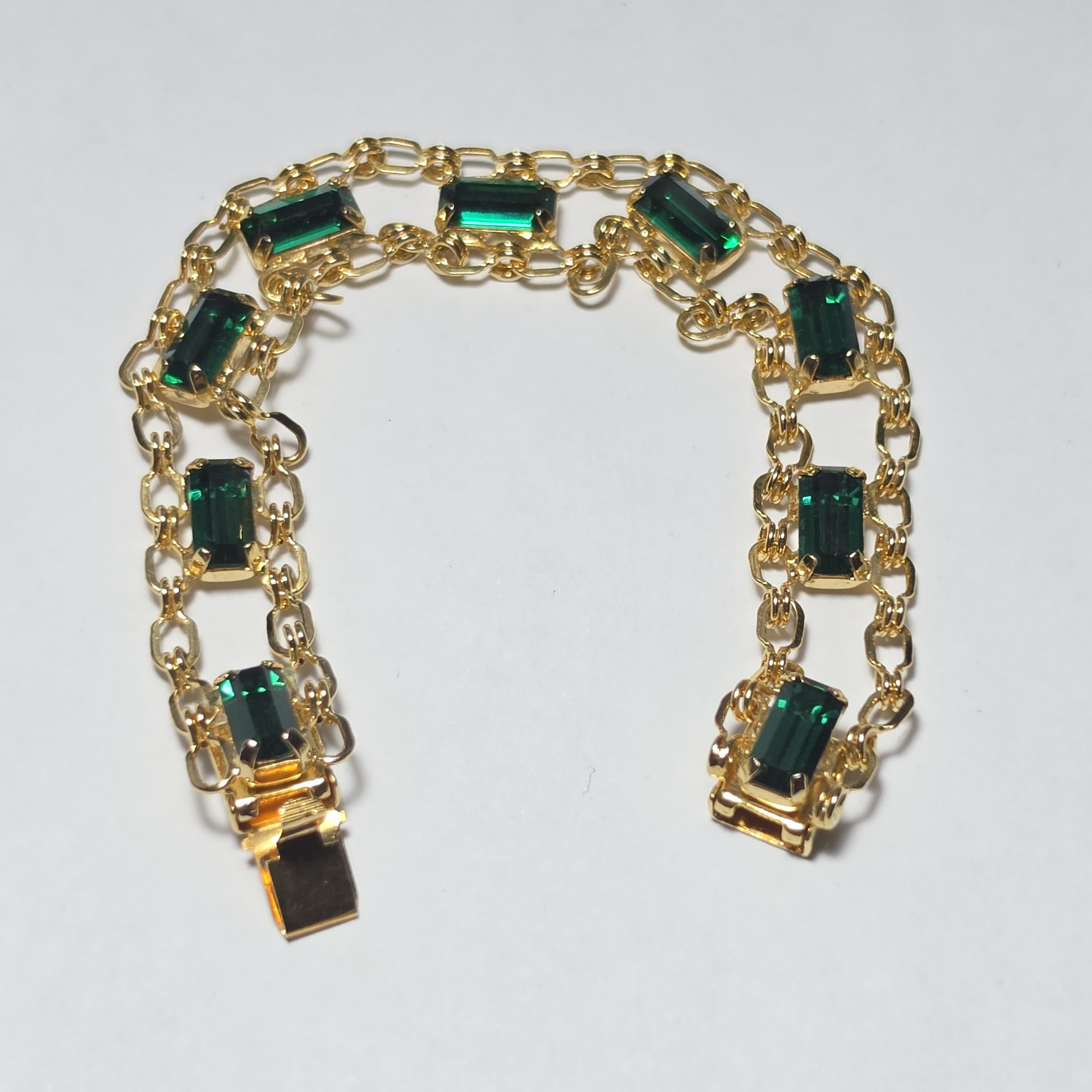 Unbranded Green Crystal Gold Tone Bracelet 7.5 in Length